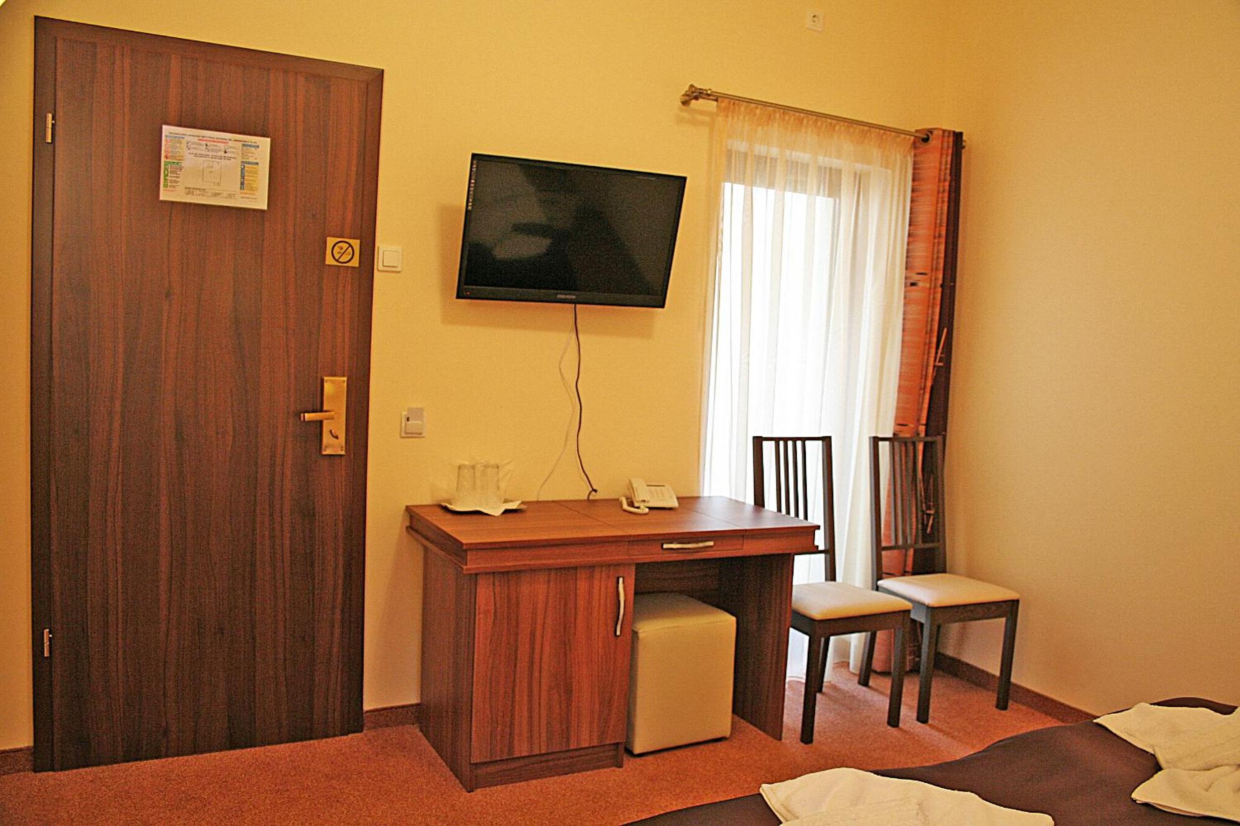 Two-Bedroom Suite with Balcony - Photo 2