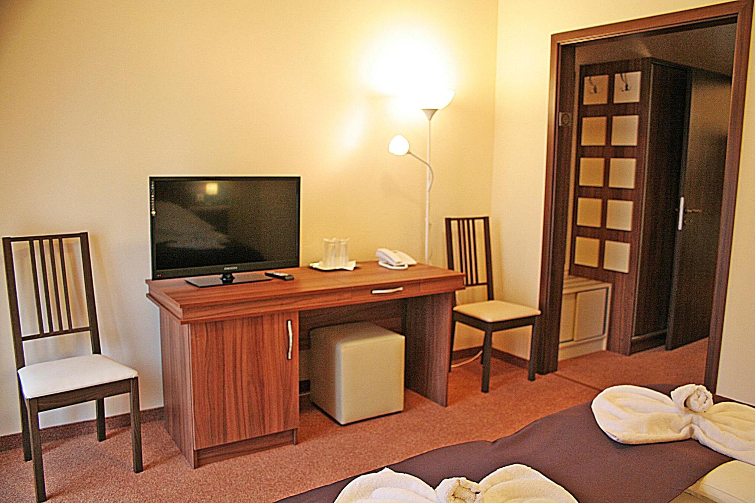 Two-Bedroom Suite with Balcony - Photo 4
