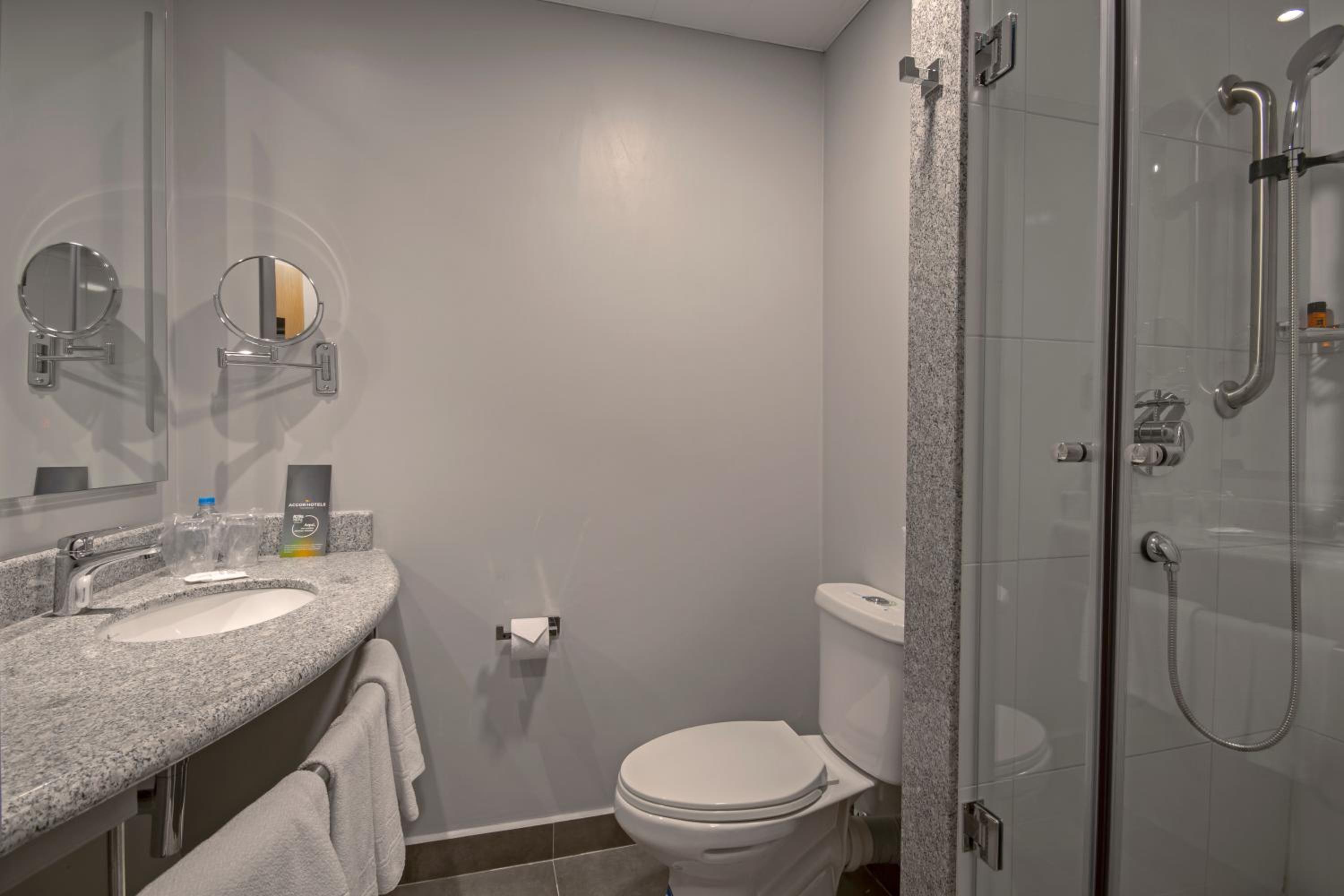 Standard Double Room - Photo 5