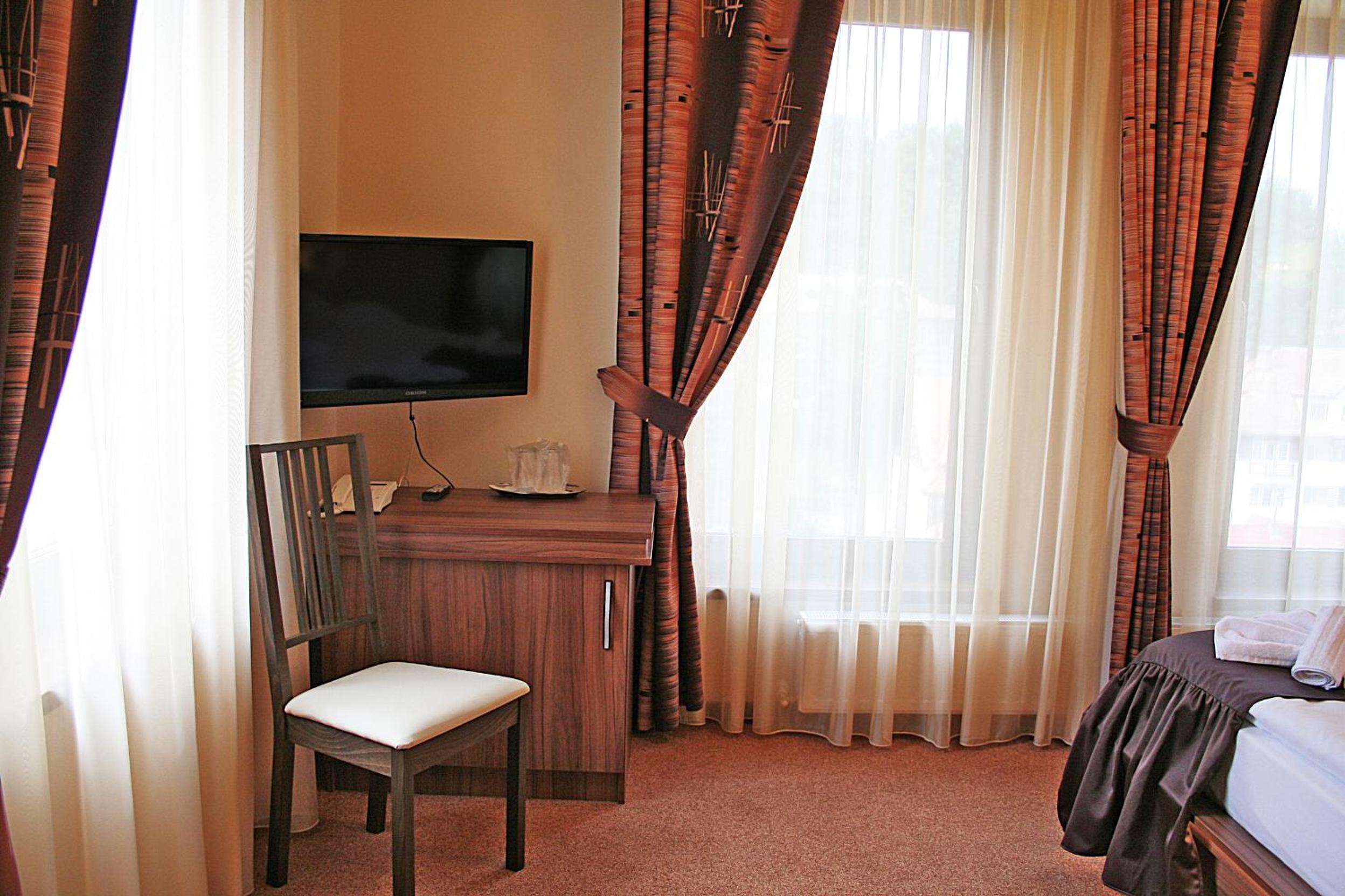 Two-Bedroom Suite with Balcony - Photo 3