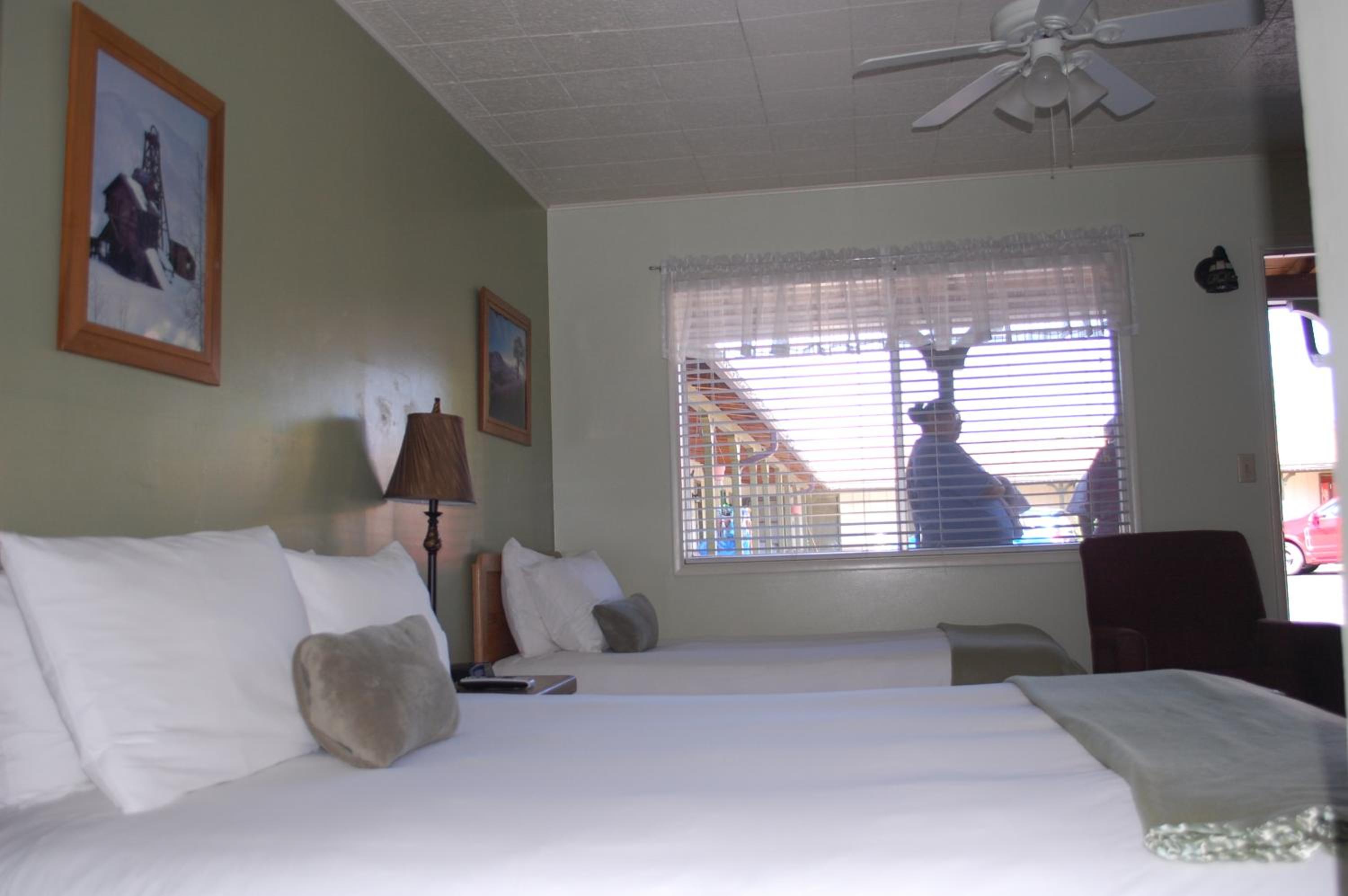 Double Room with Two Double Beds photo 2