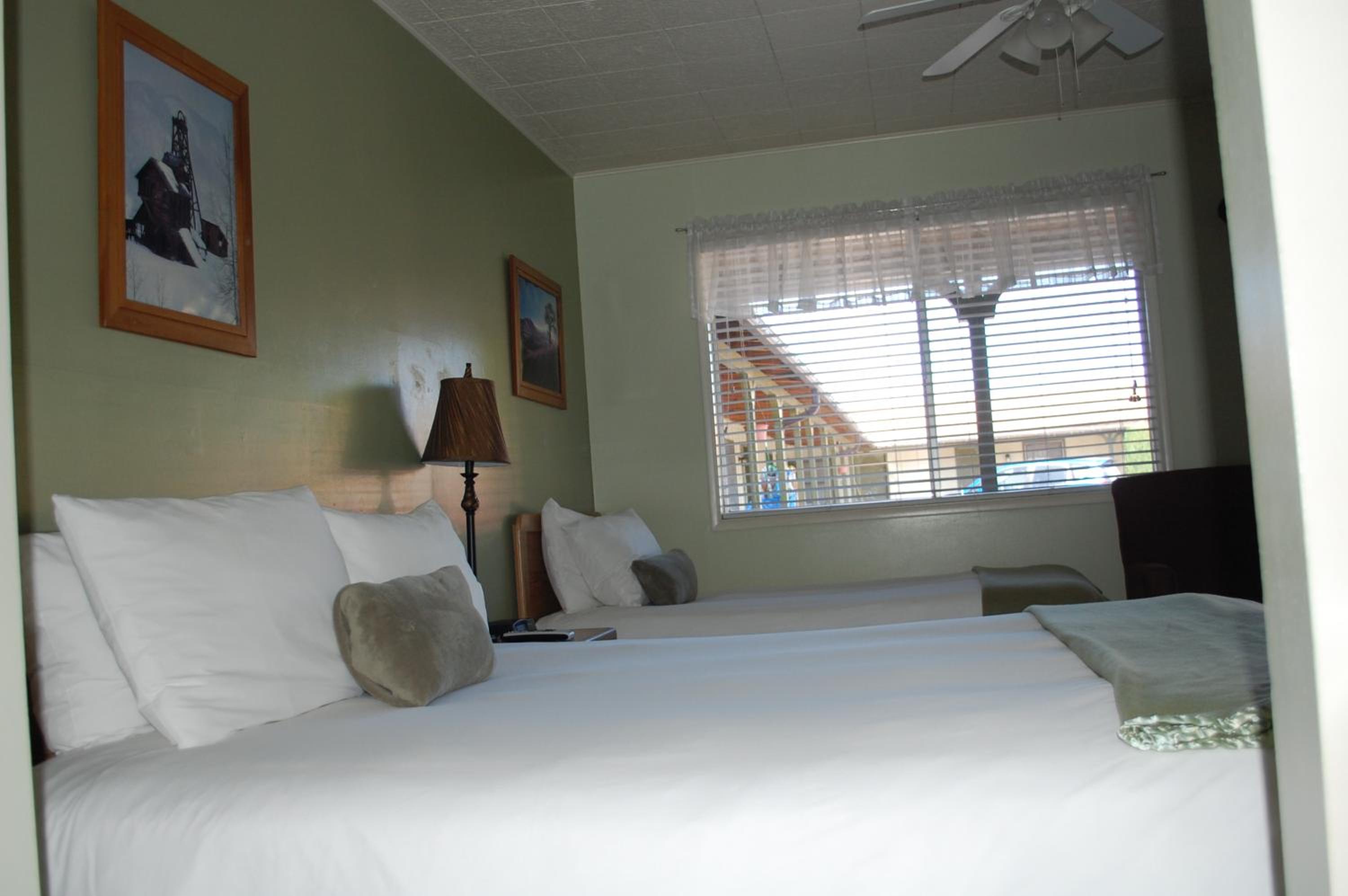 Double Room with Two Double Beds photo 1