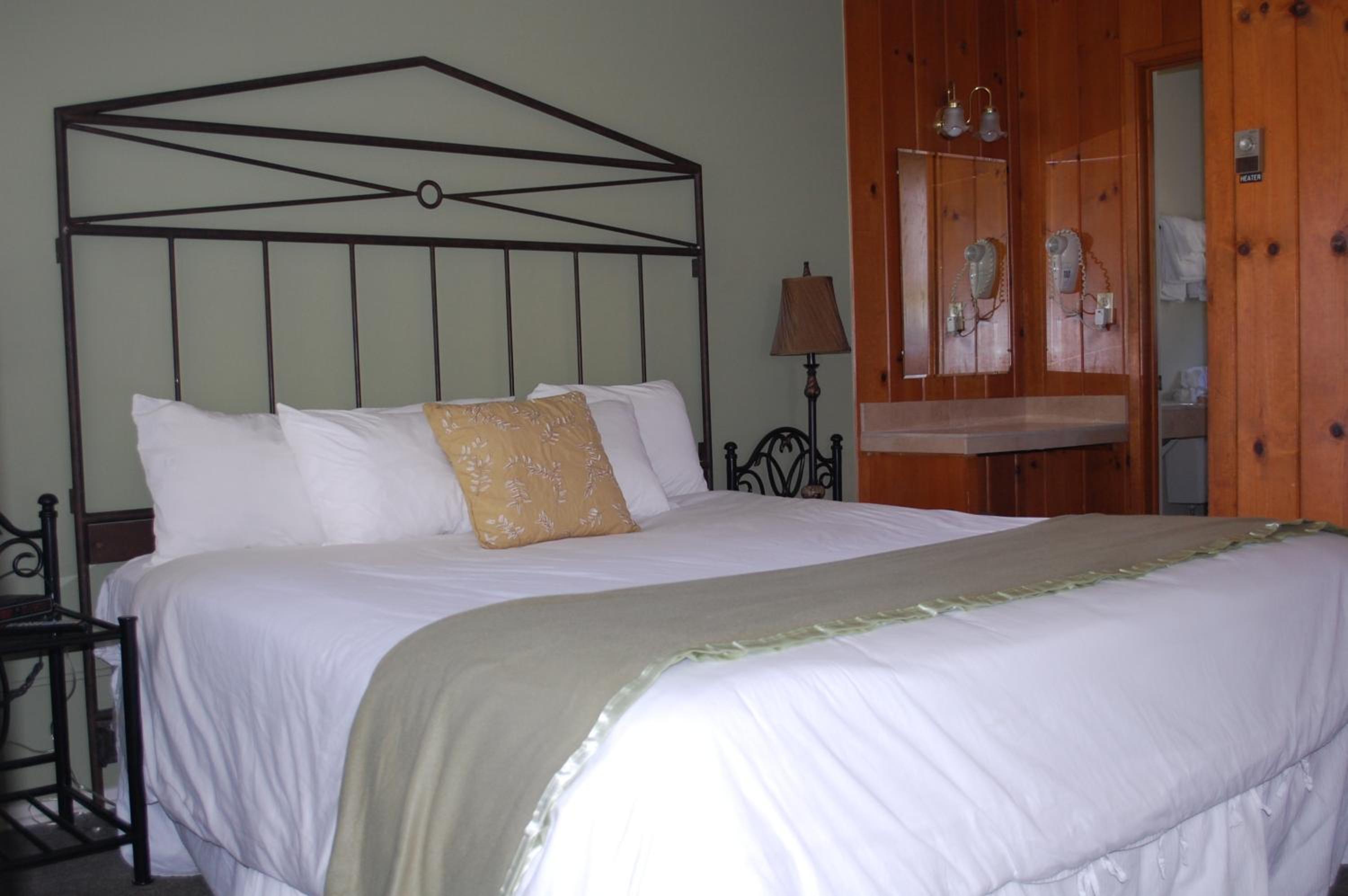 Queen Room photo 1