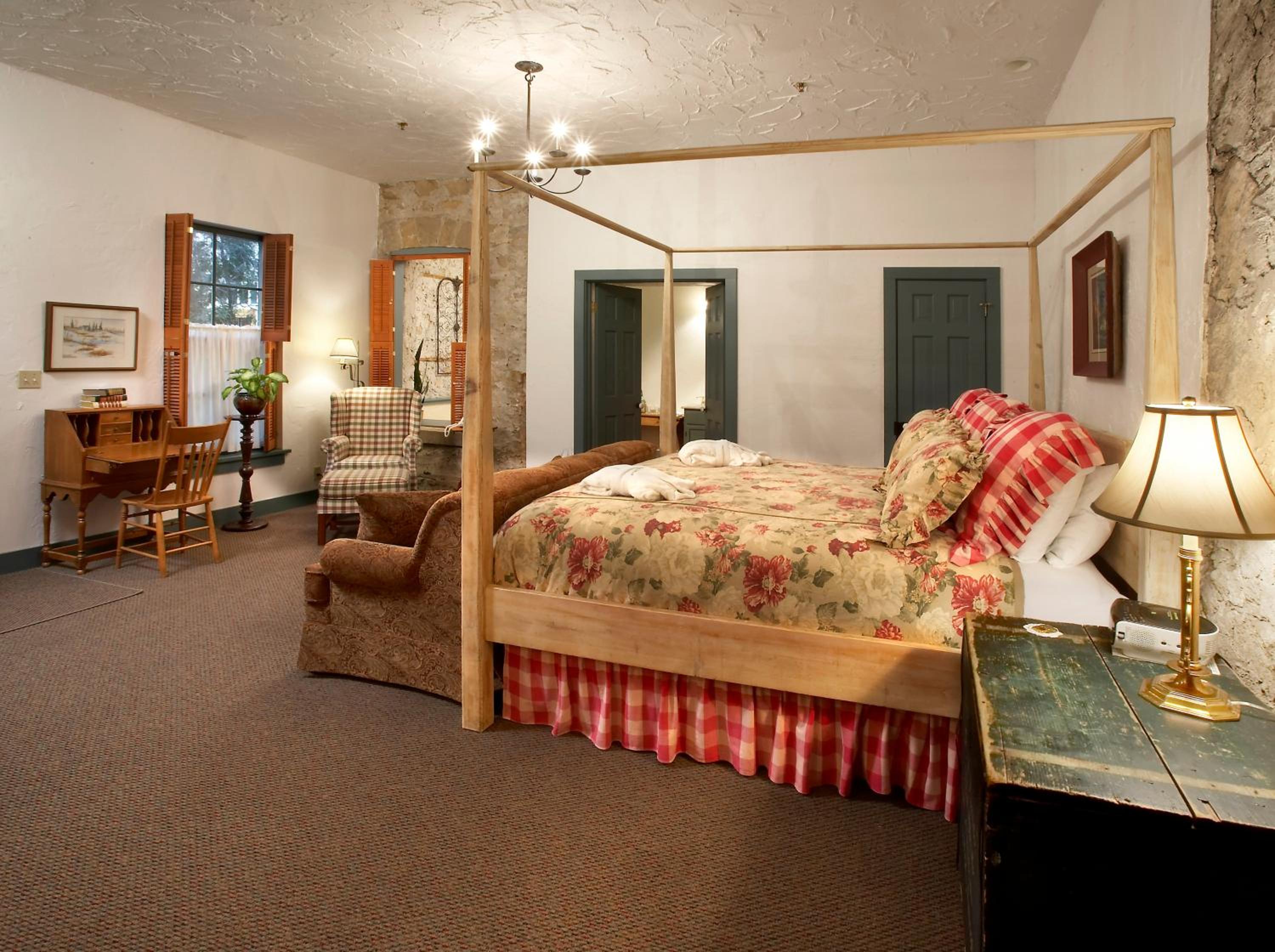 Deluxe King Room - Photo 1