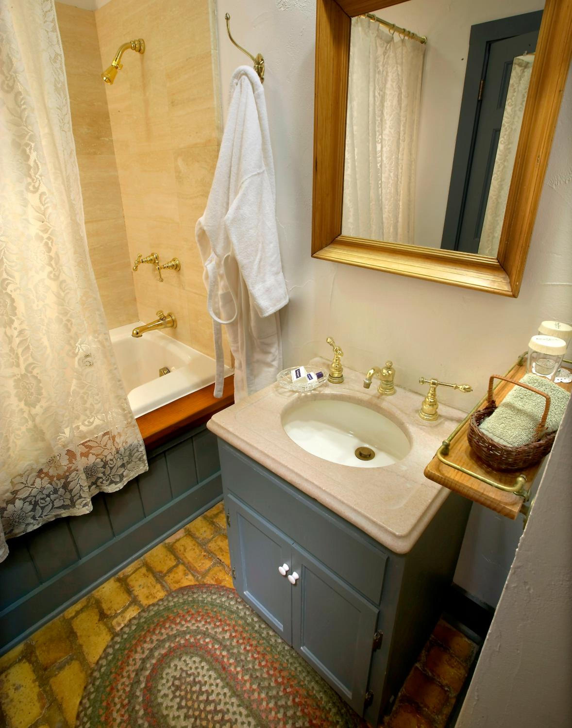 King Room with Spa Bath - Photo 2