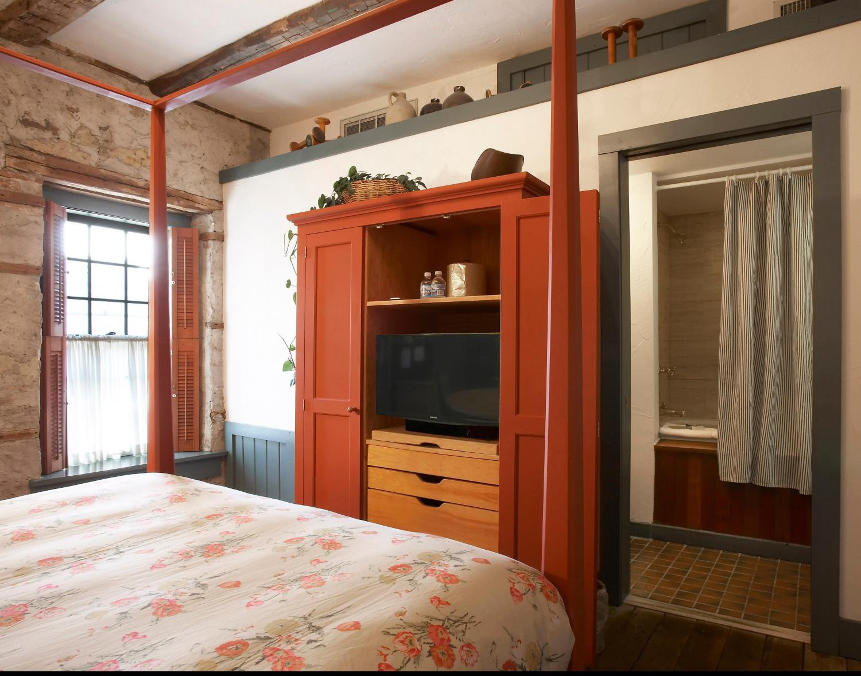Queen Room with Spa Bath