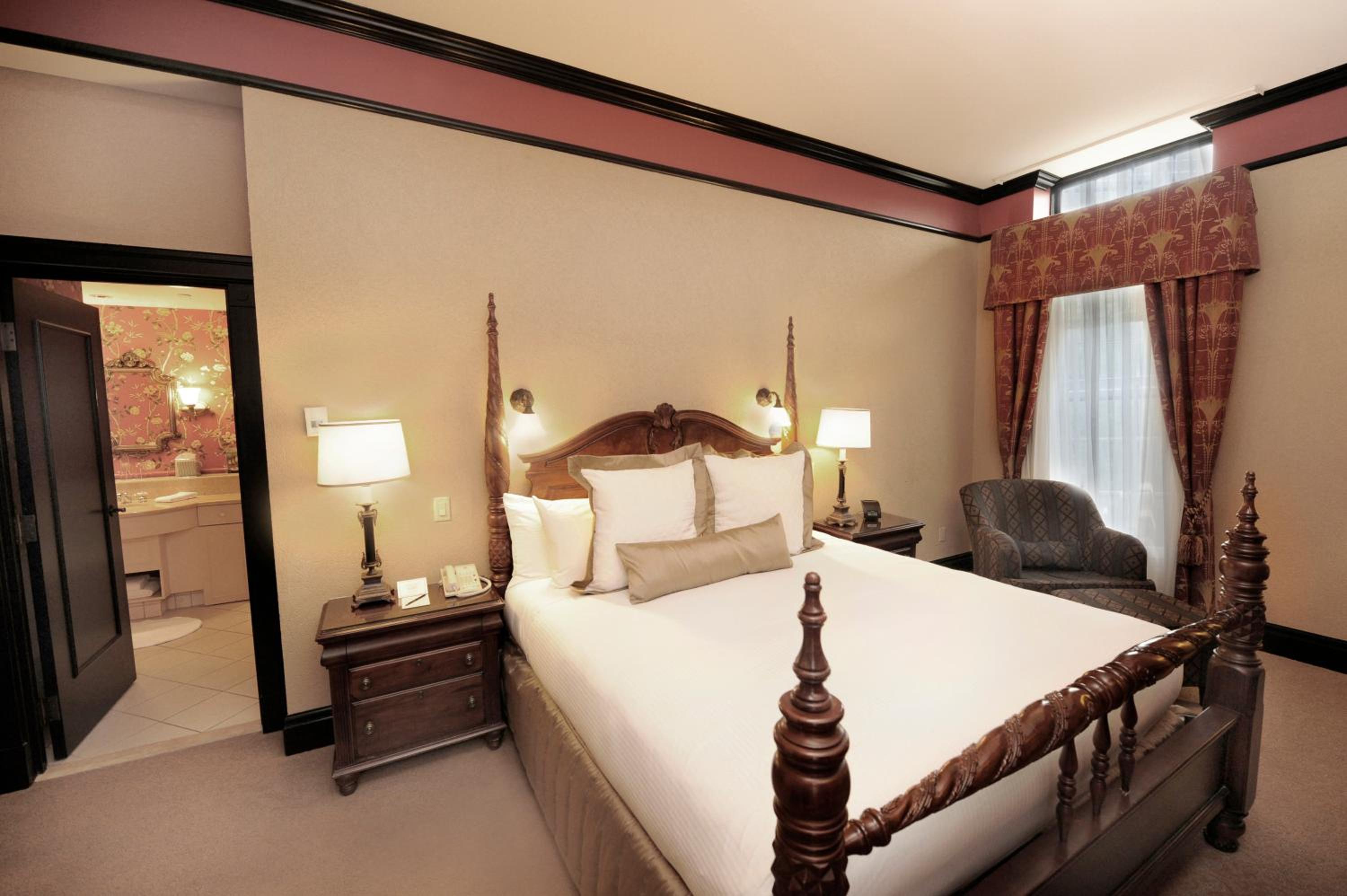 King Suite - Photo 3