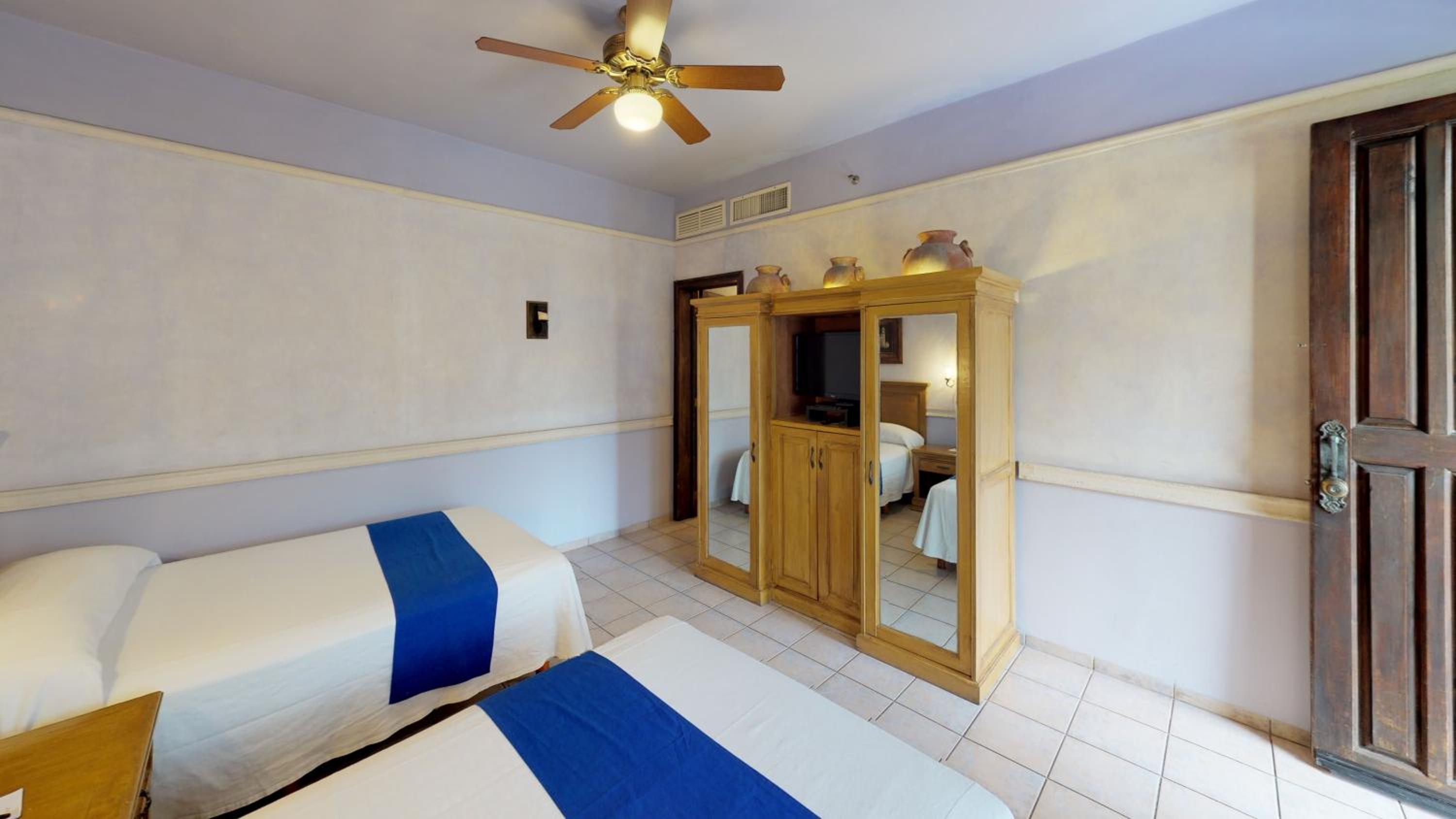 Standard Two Double Beds Room - Photo 9