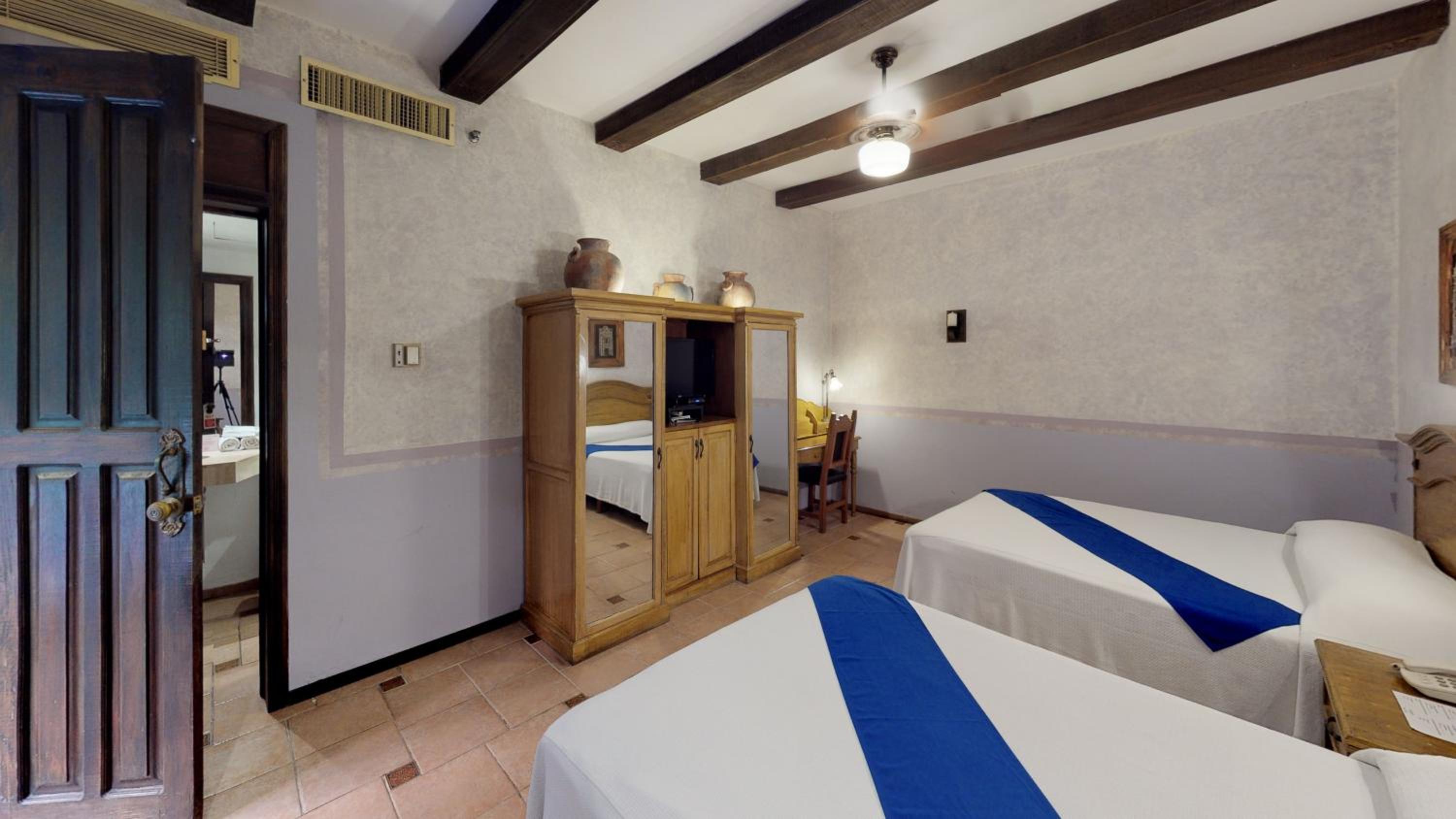 Standard Two Double Beds Room - Photo 8