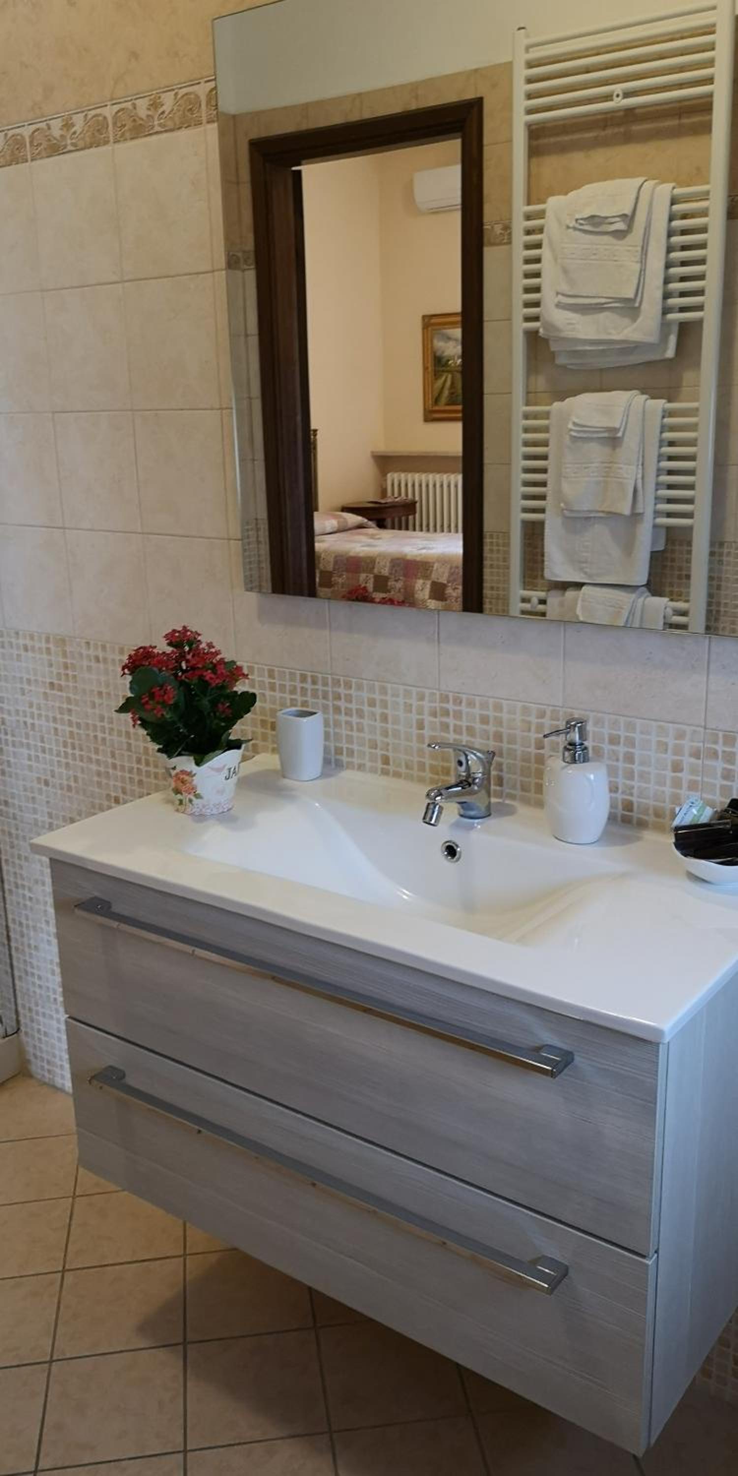 Triple Room with Private Bathroom - Photo 6