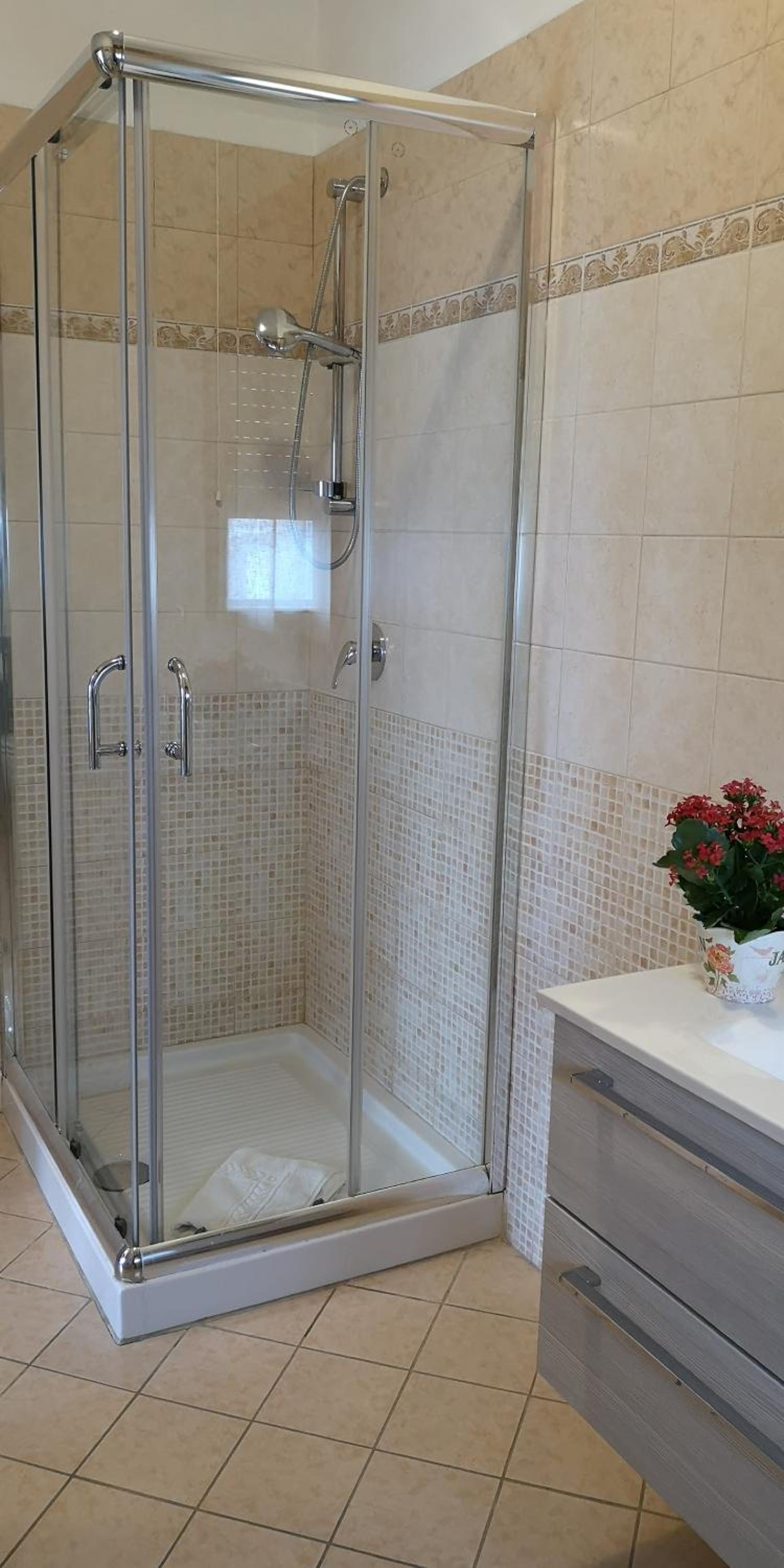 Triple Room with Private Bathroom - Photo 5