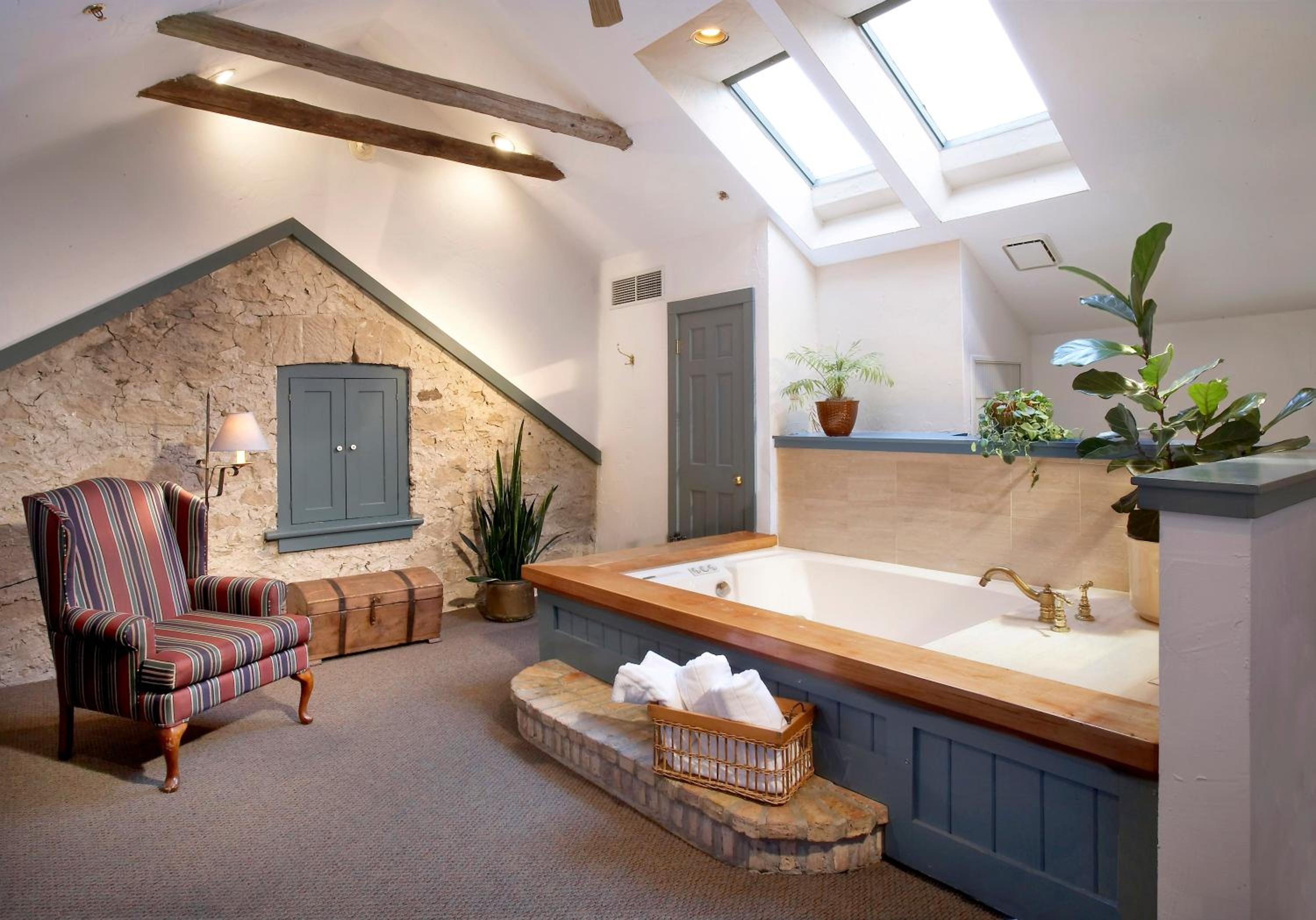 King Suite - Photo 2