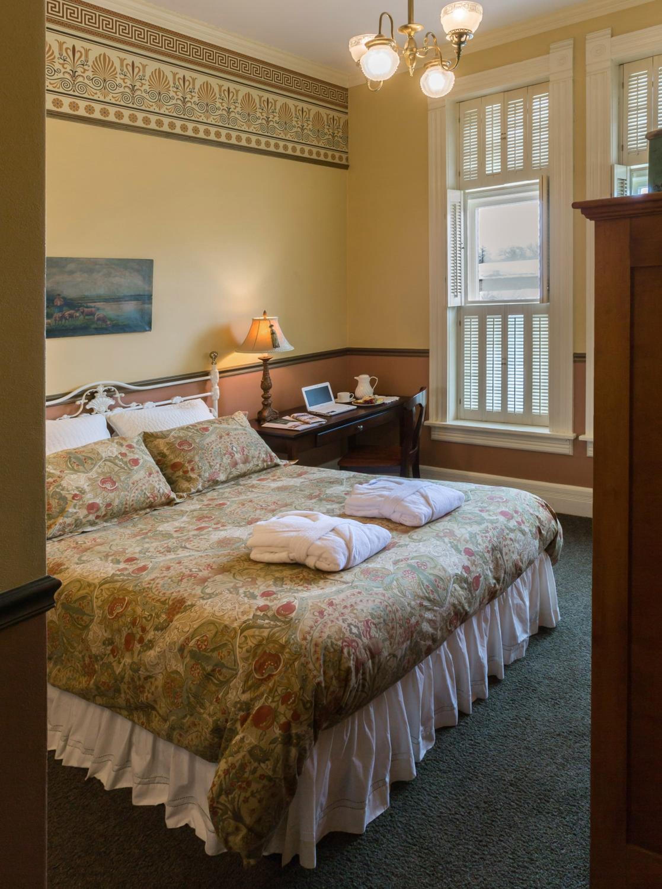Deluxe Double Room with Shower - Photo 1