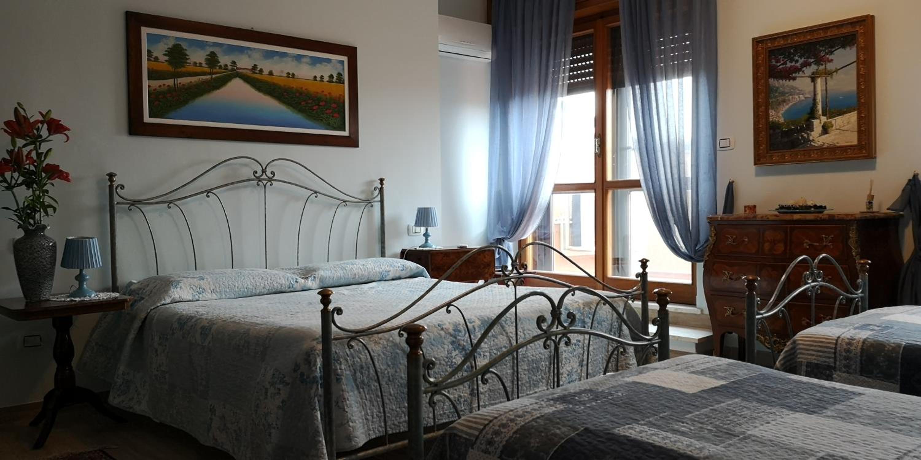Quadruple Room with Private Bathroom - Photo 5