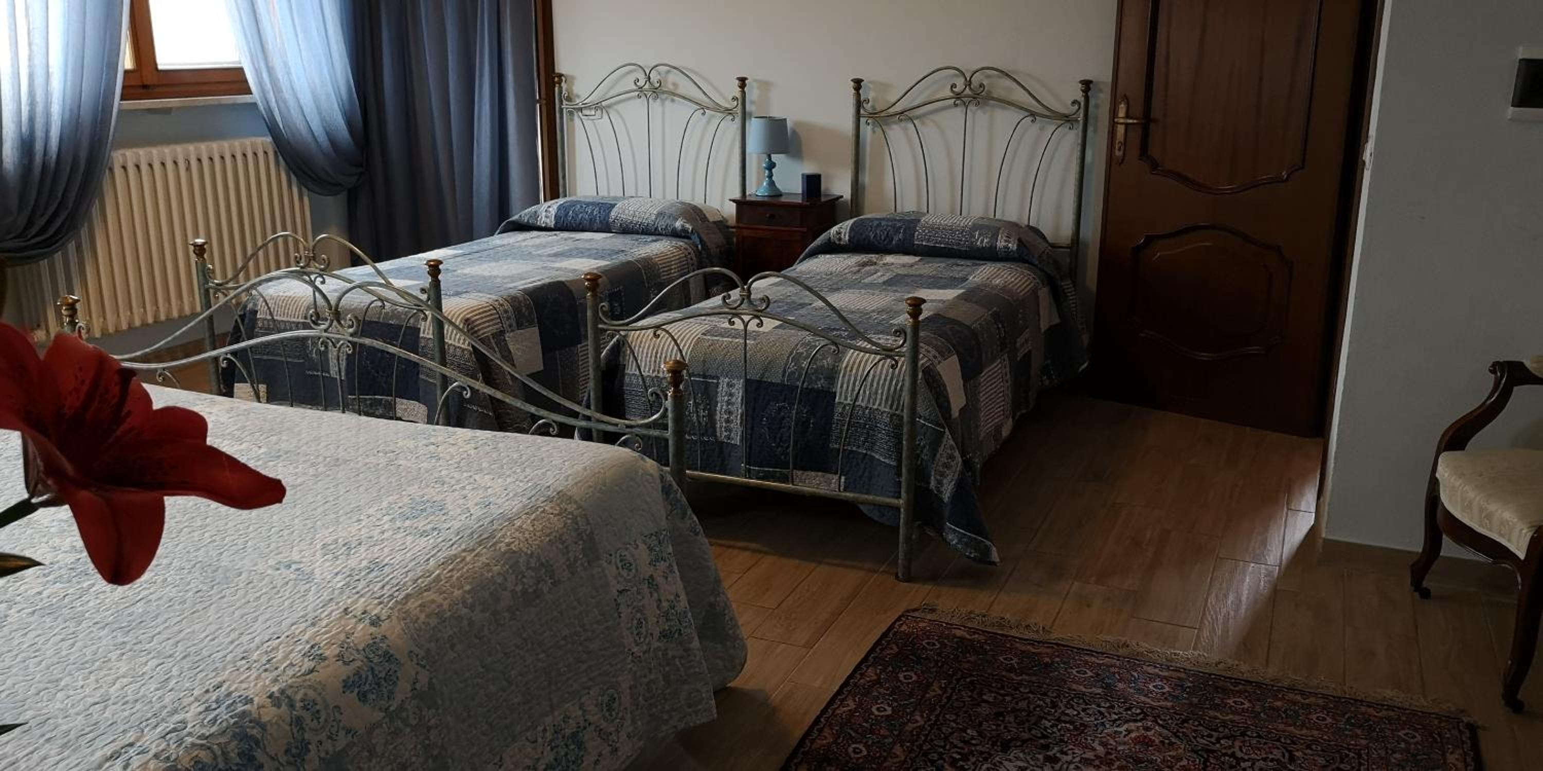 Quadruple Room with Private Bathroom - Photo 6