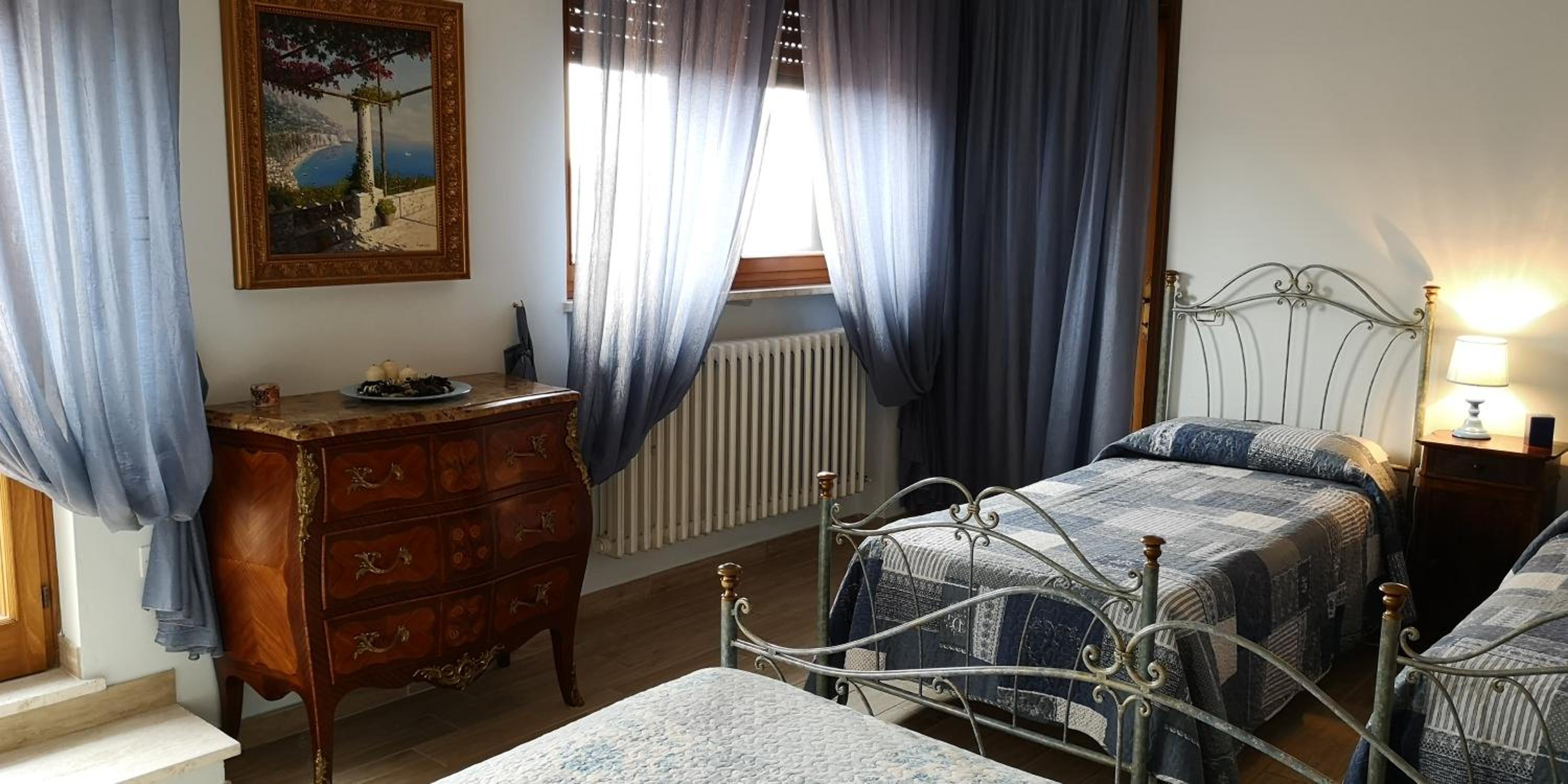 Quadruple Room with Private Bathroom - Photo 3
