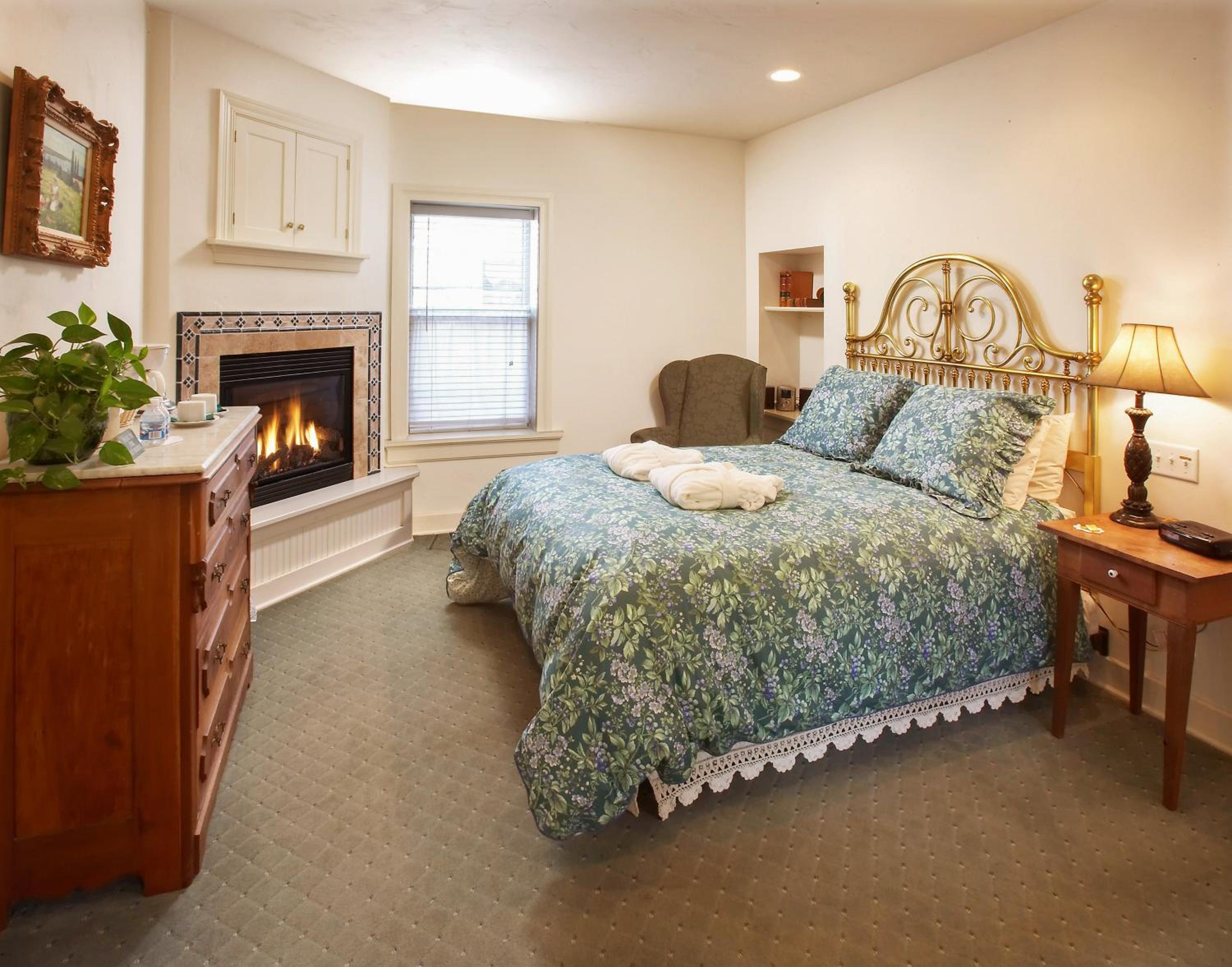 Deluxe Queen Room