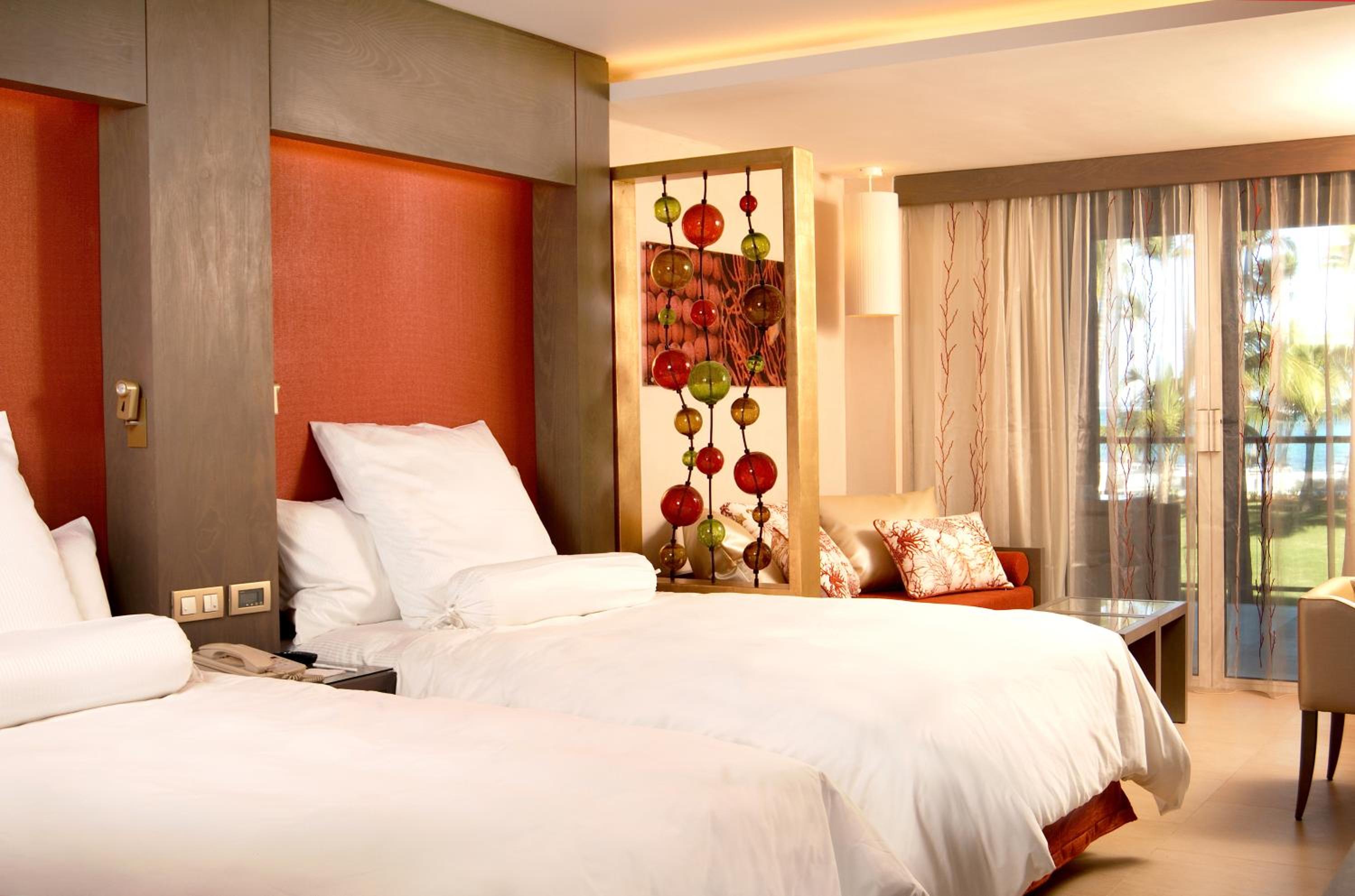 Junior Suite Ocean Front Premium Level (2 Adults + 1 Child)