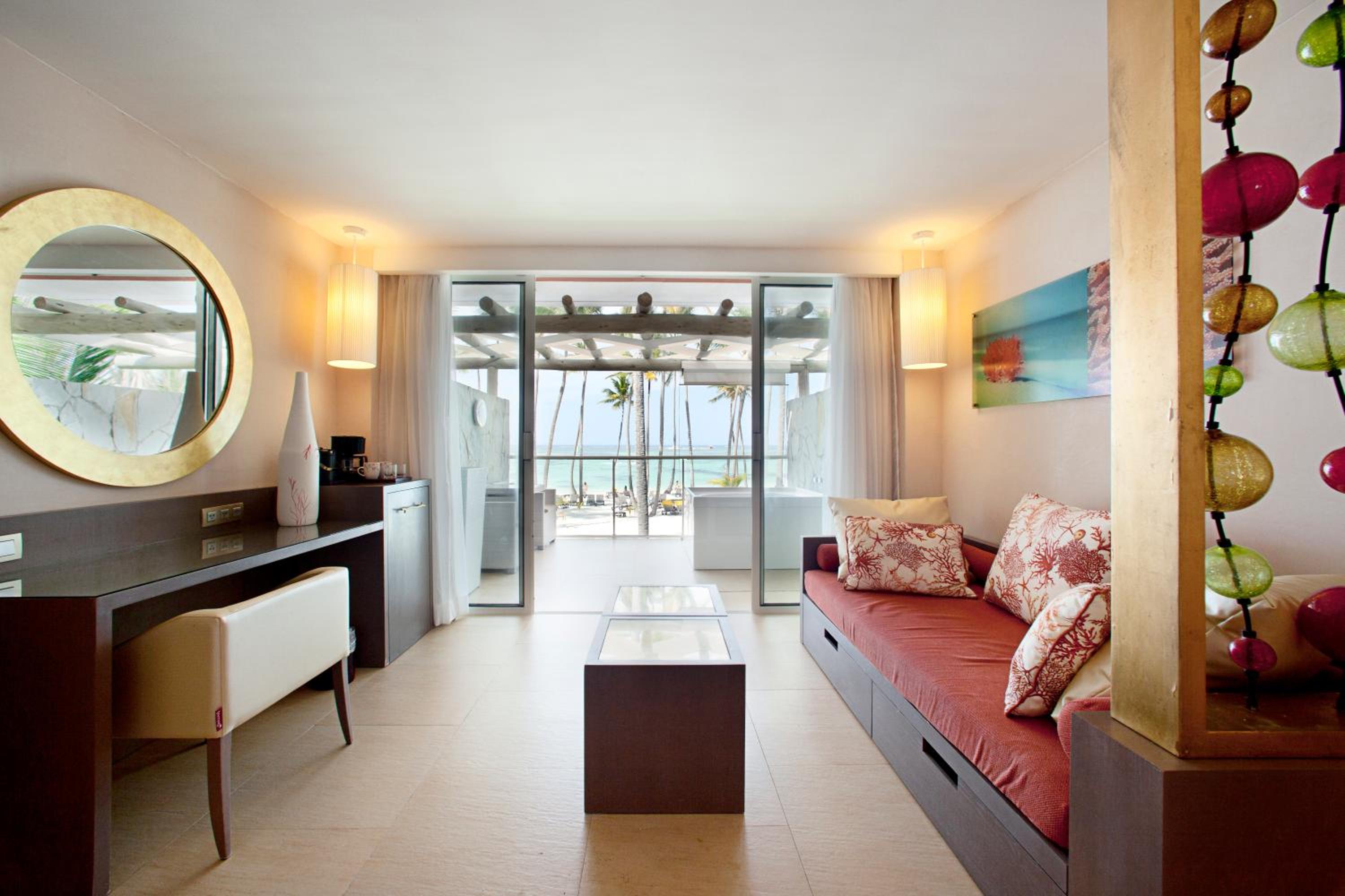 Junior Suite Ocean Front Premium Level (2 Adults + 1 Child) photo 3