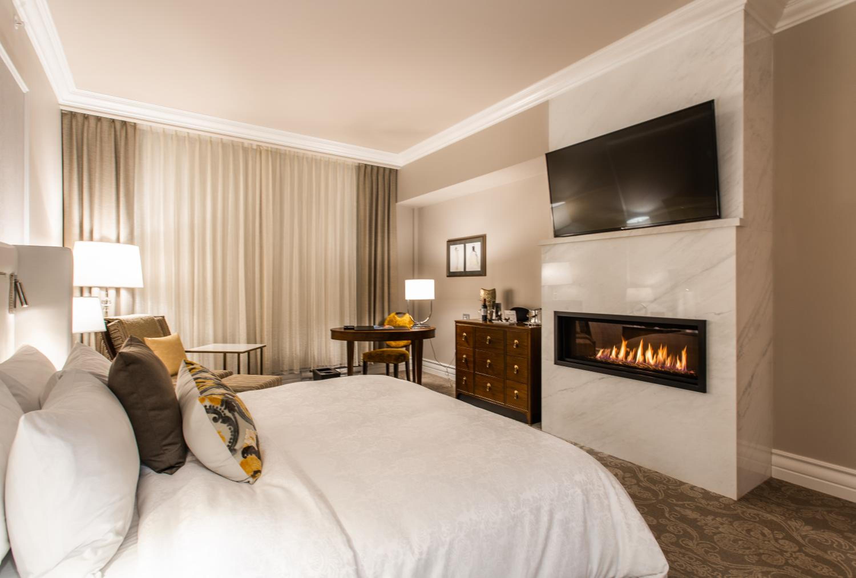 Deluxe Room 1 King Bed Garden View