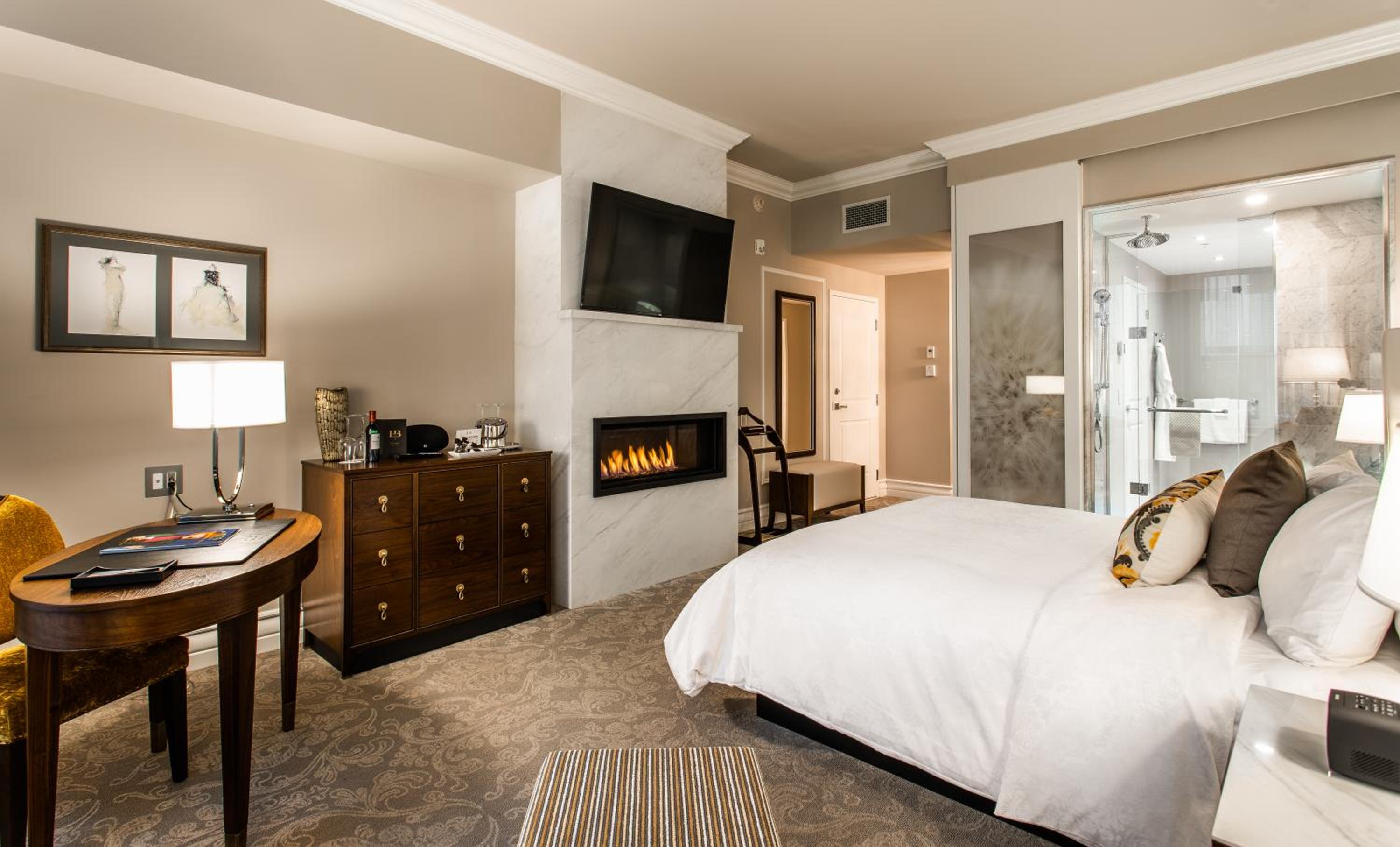 Deluxe Room 1 King Bed Garden View