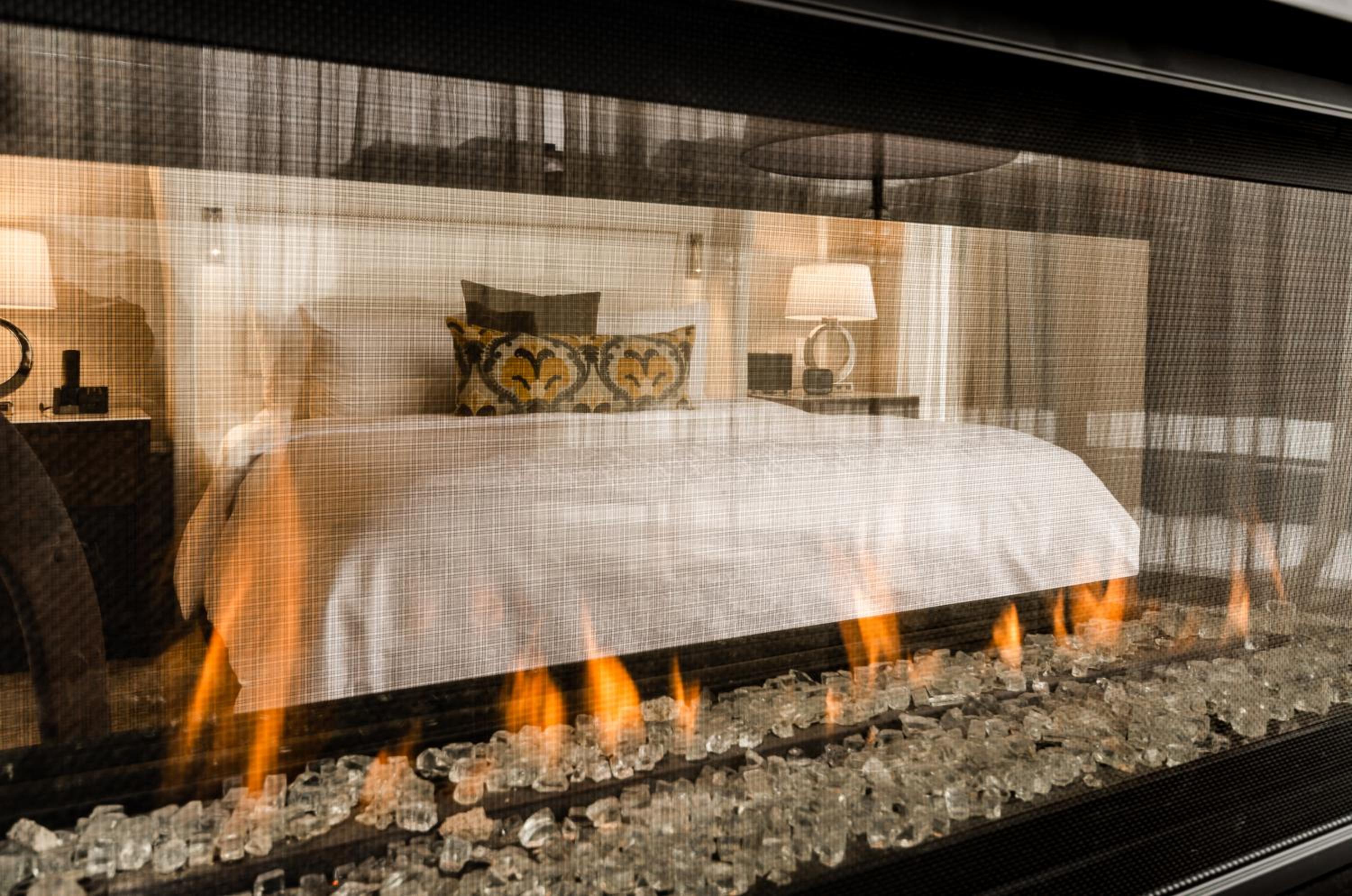 Grand Montreal Terrasse 1 King Bed