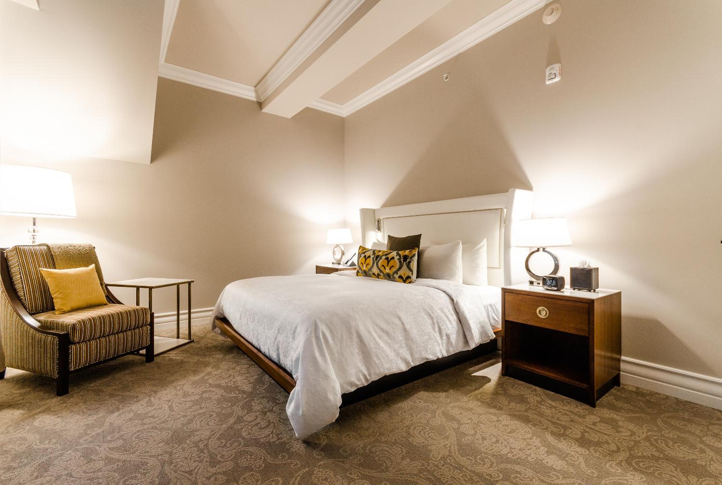 Suite Anvers 1 King Bed thumbnail 5