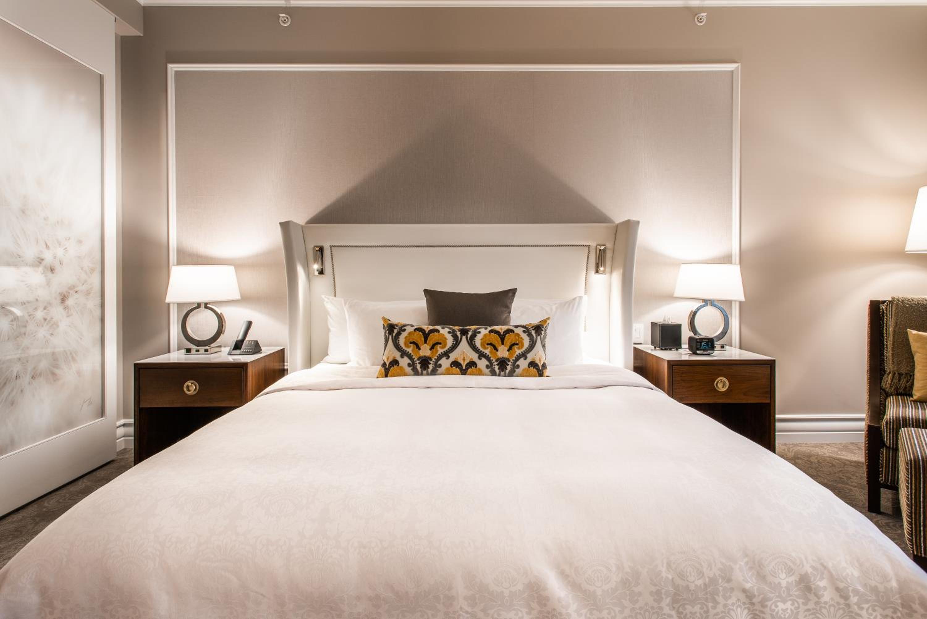 Deluxe Room 1 King Bed Garden View