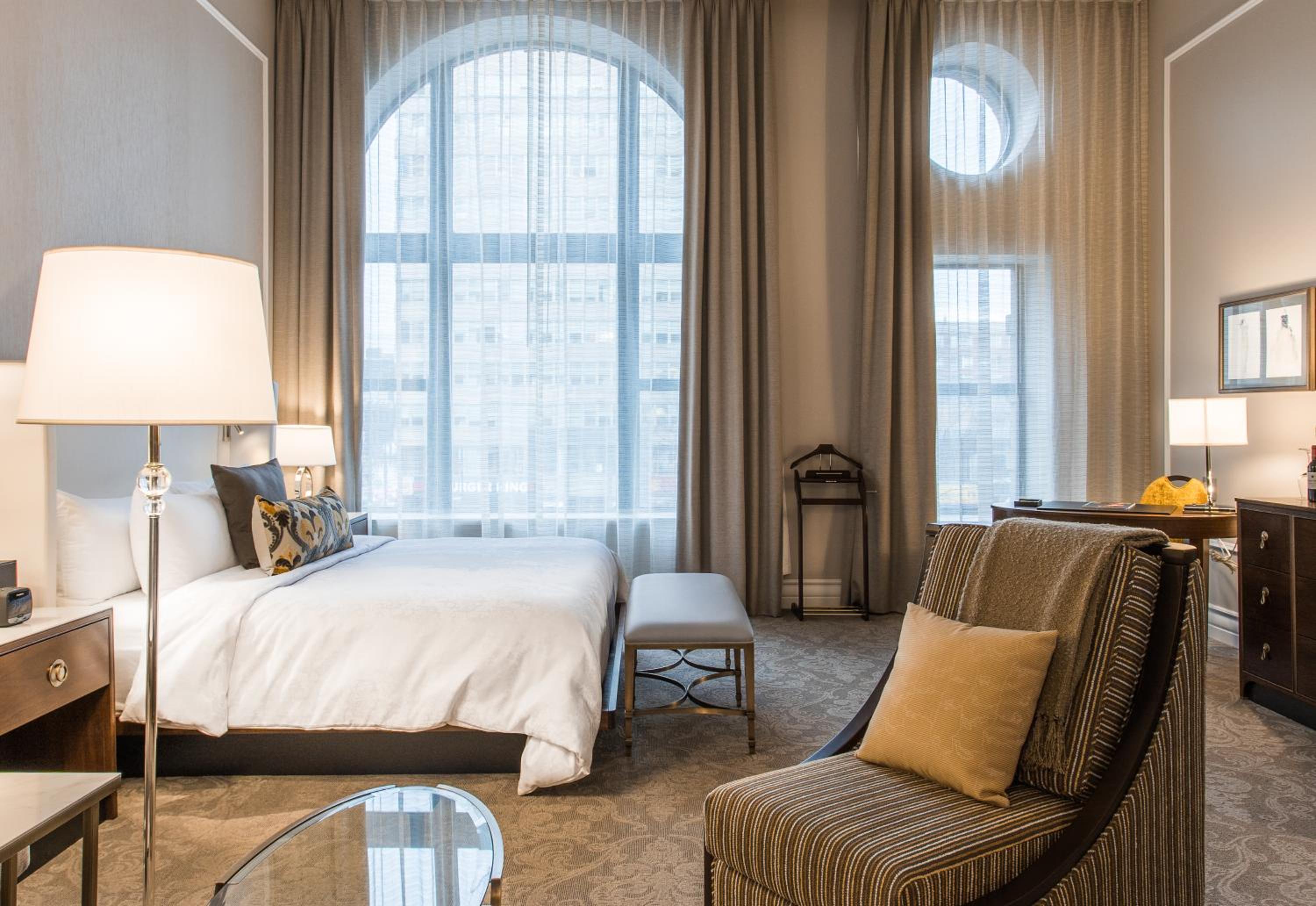 Grand Deluxe 1 King Bed City View thumbnail 5