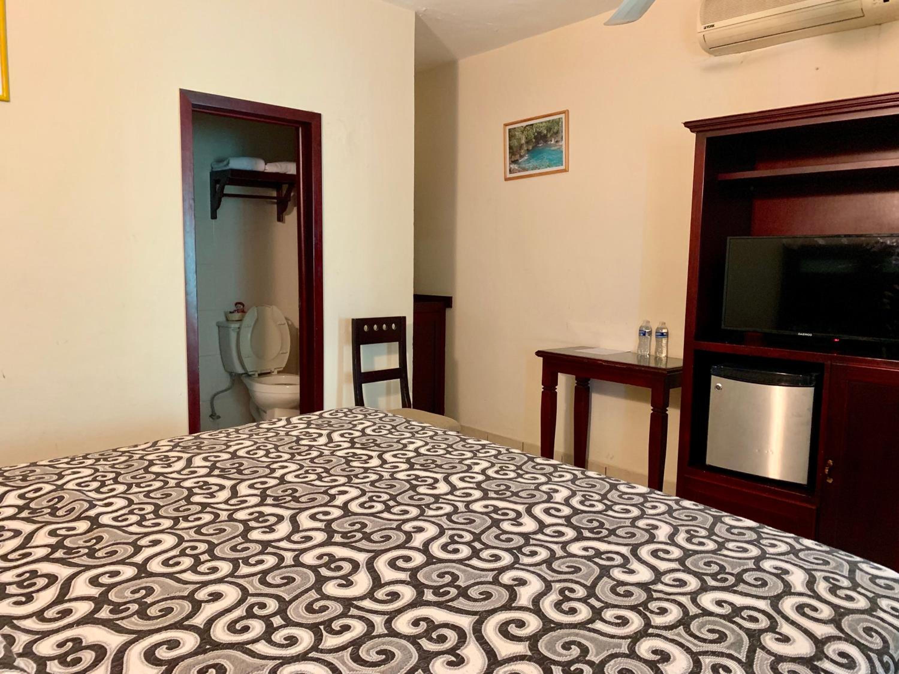 Superior King Room - Photo 11