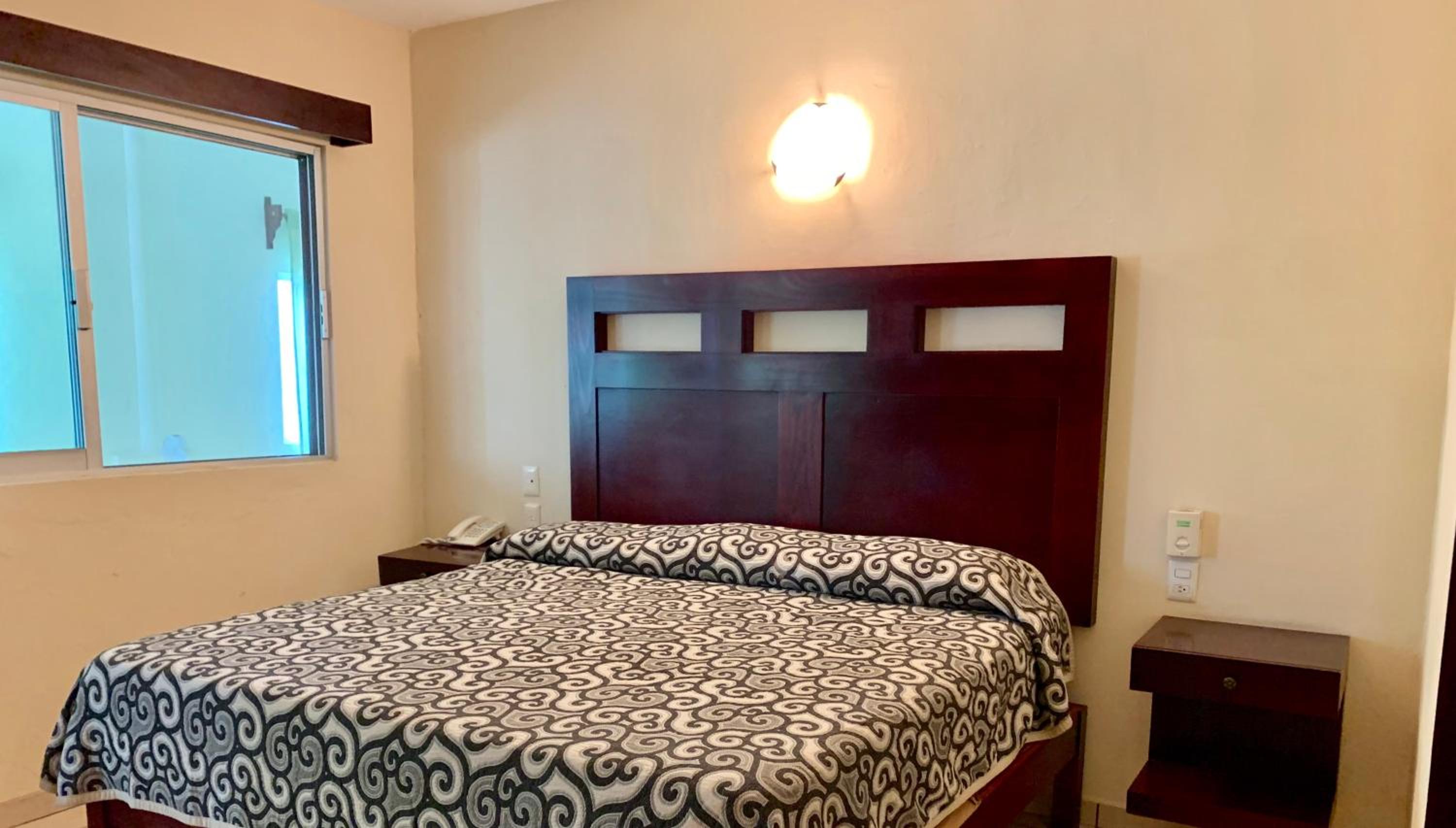 Superior King Room - Photo 9