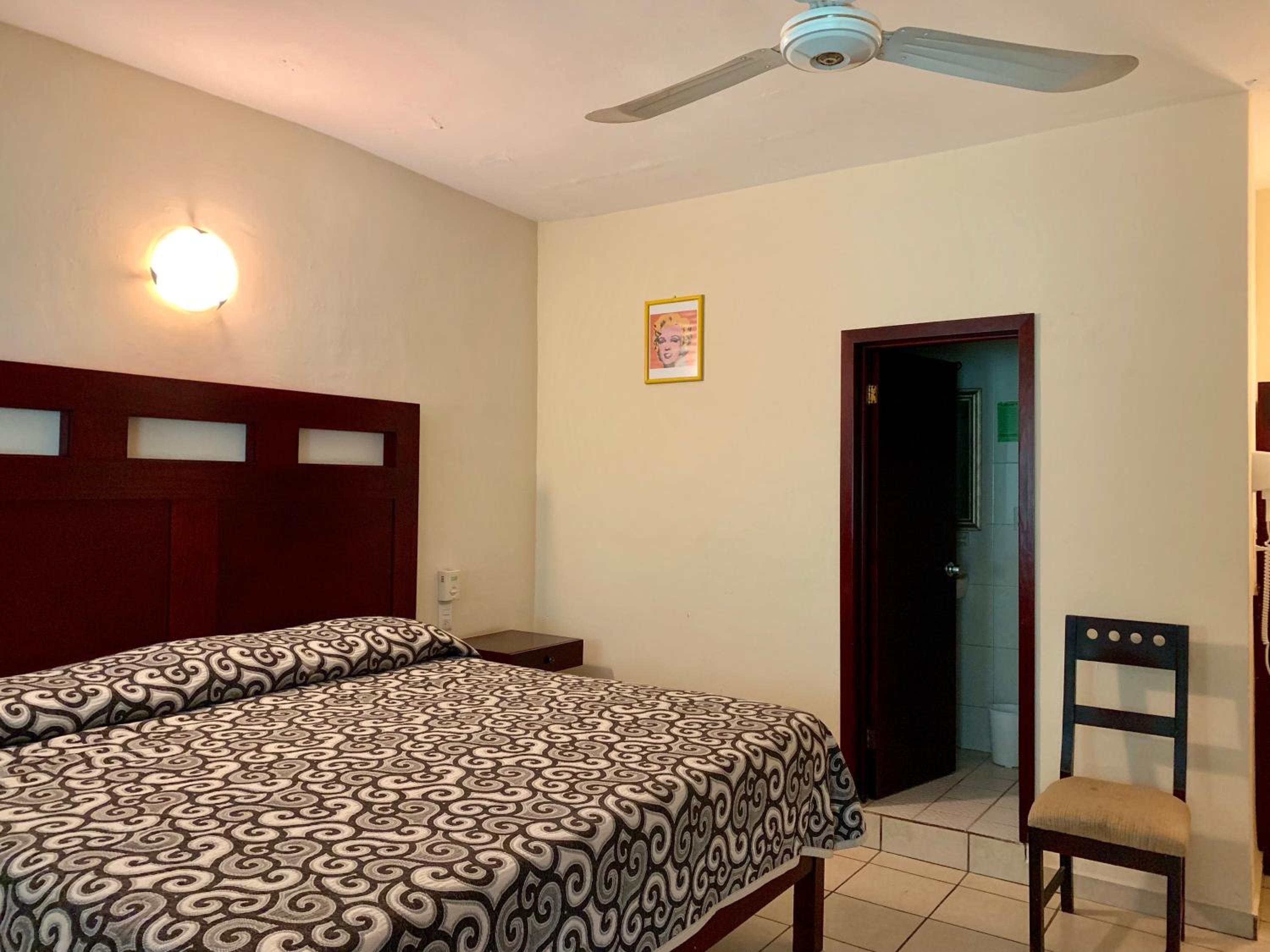 Superior King Room - Photo 8