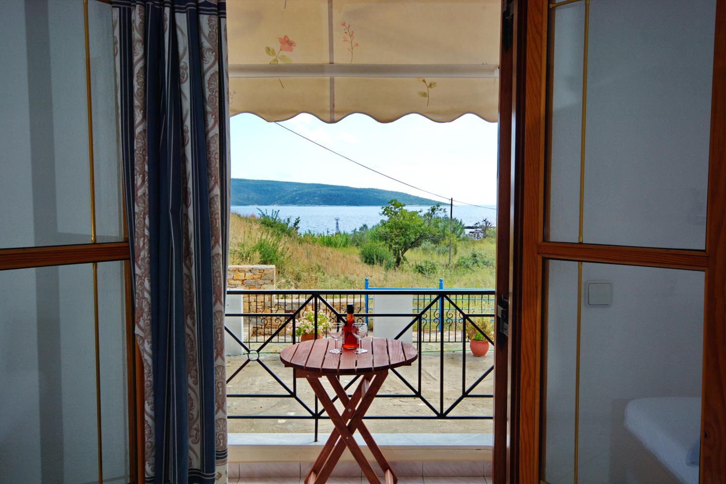 Double Room with Sea View - Photo 4