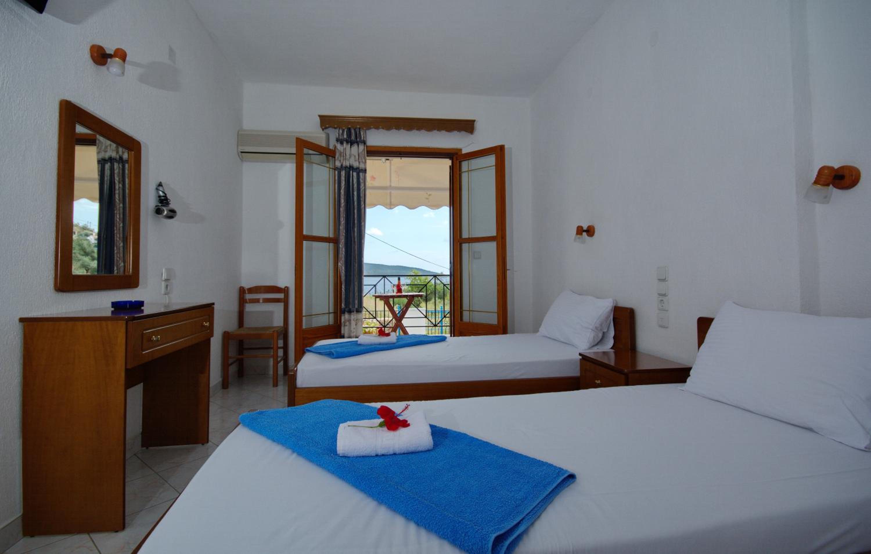 Double Room with Sea View - Photo 1