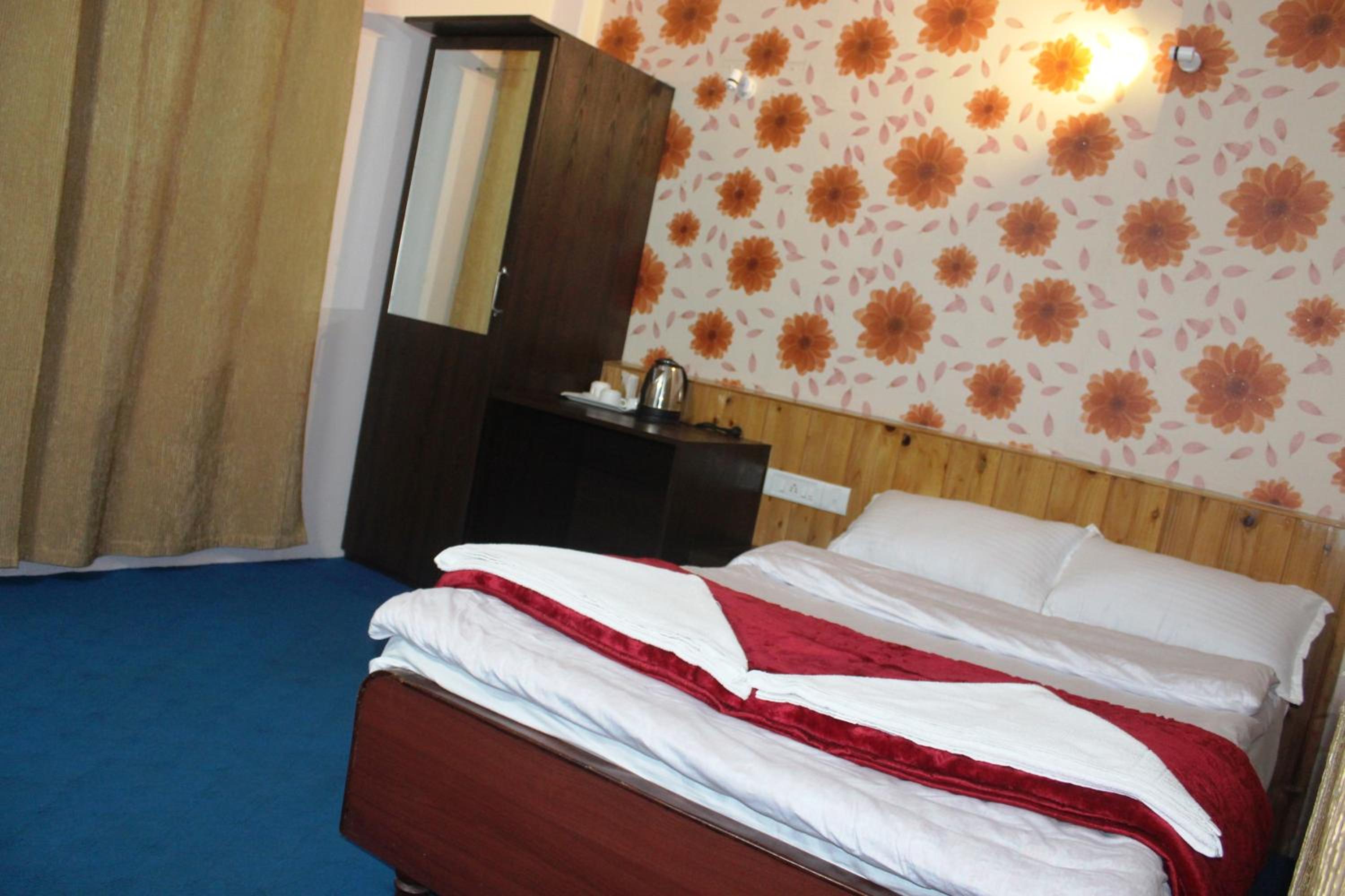 Double Room with Mountain View - Photo 1