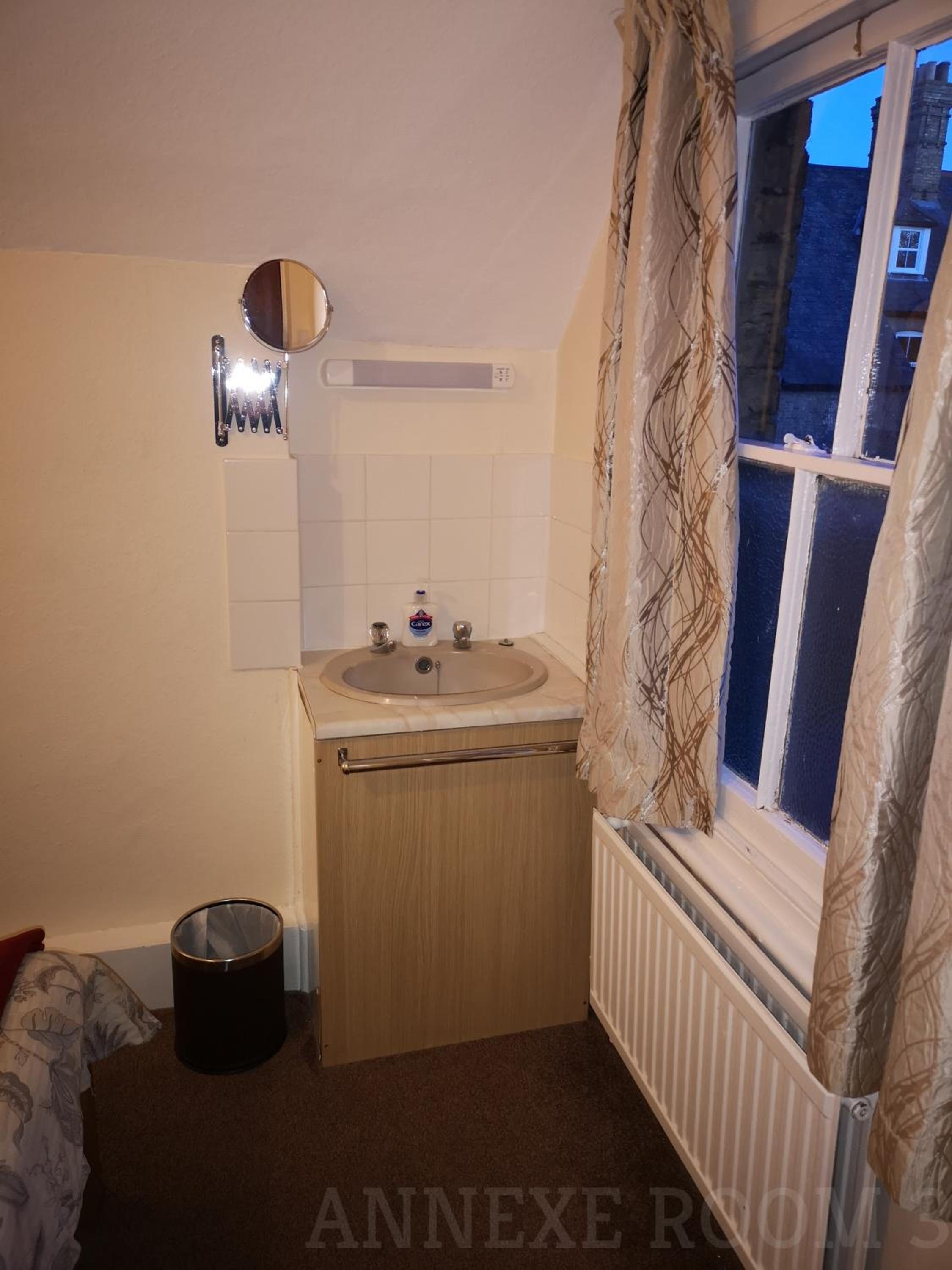 Single Annex Room with Shared Bathroom photo 2