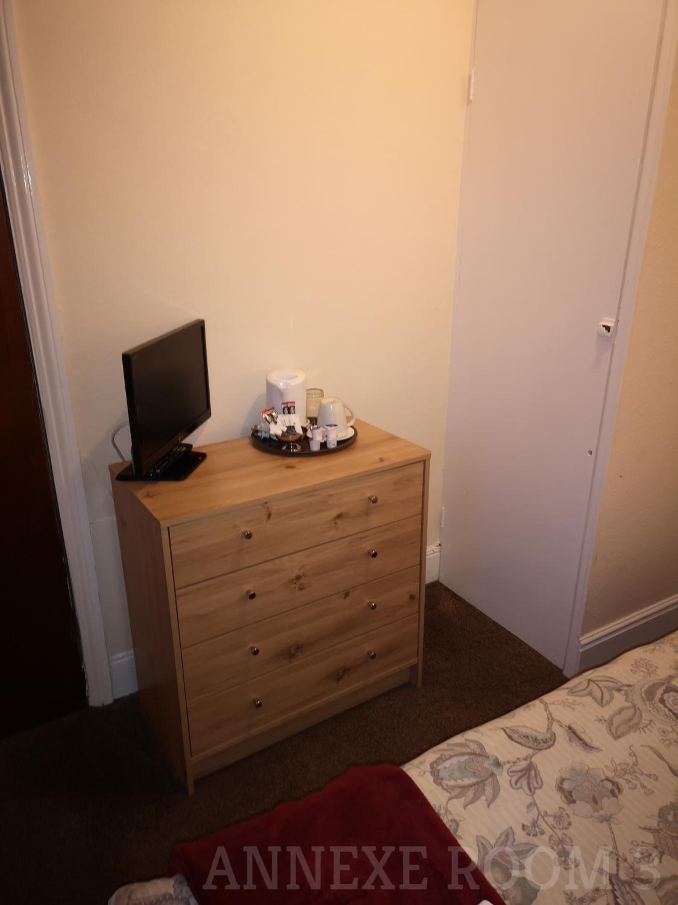 Single Annex Room with Shared Bathroom photo 3