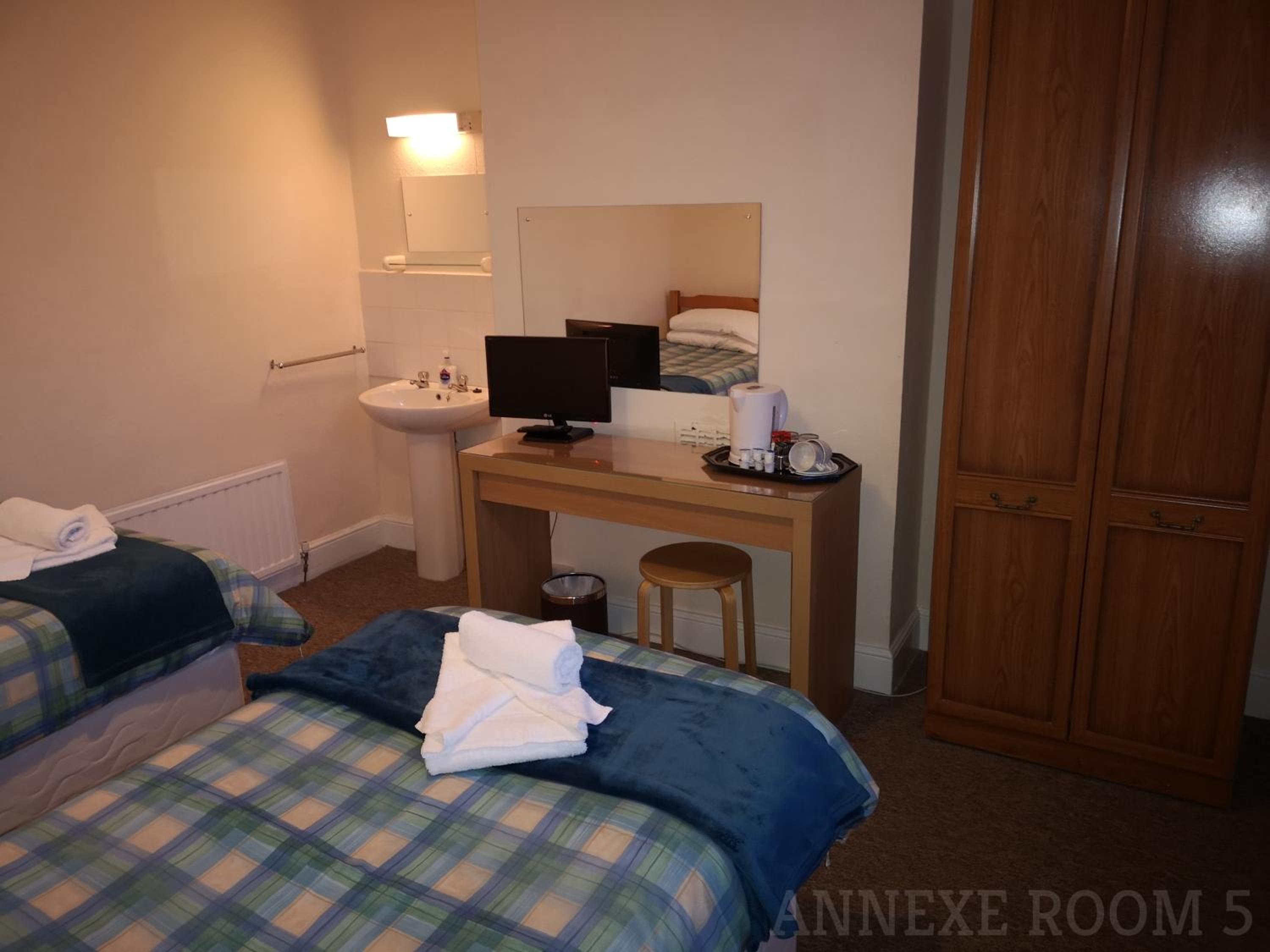 Twin Annex Room with Shared Bathroom, photo 7