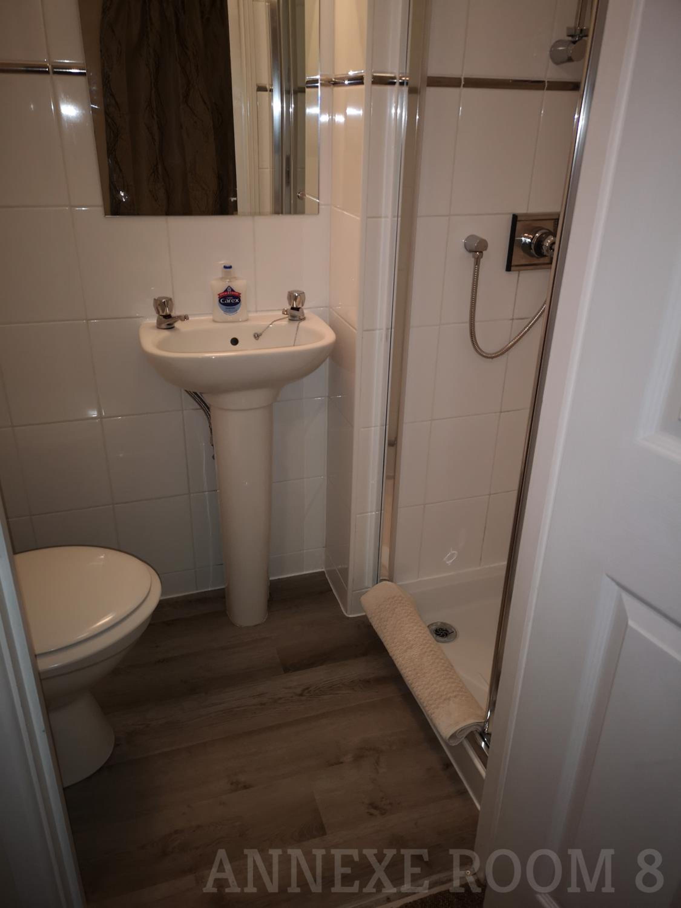 Single Room Ensuite Bathroom - Annex photo 2