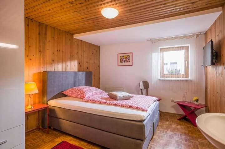 Budget Double Room with Shared Bathroom photo 1