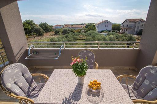 Apartment with Pool View 
