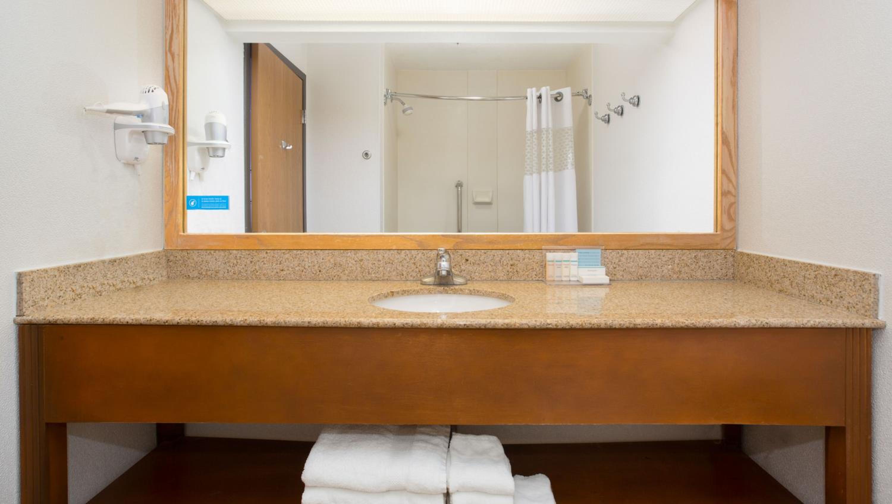 Deluxe King Room - Non-Smoking photo 2