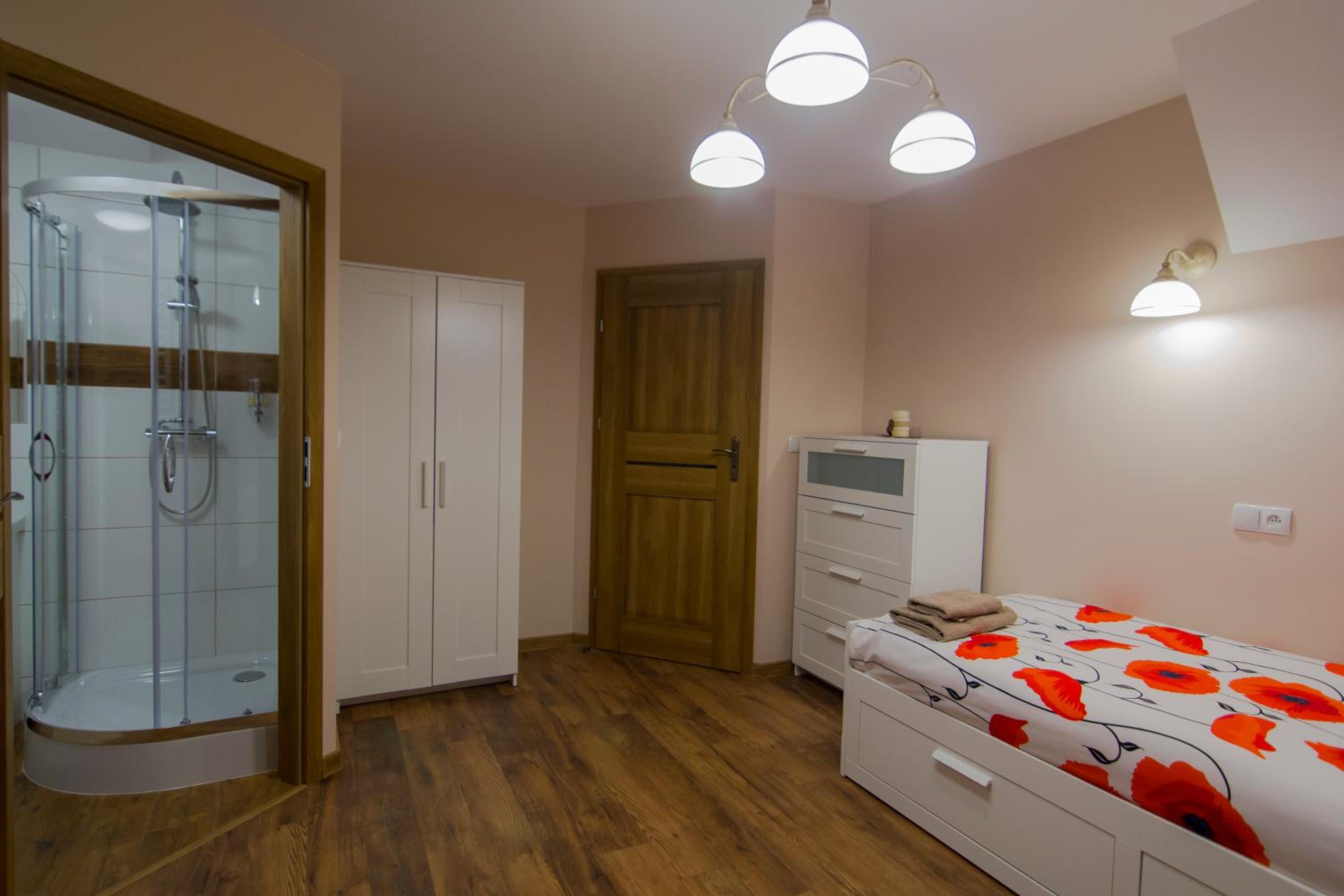 Family Room with Private Bathroom photo 2