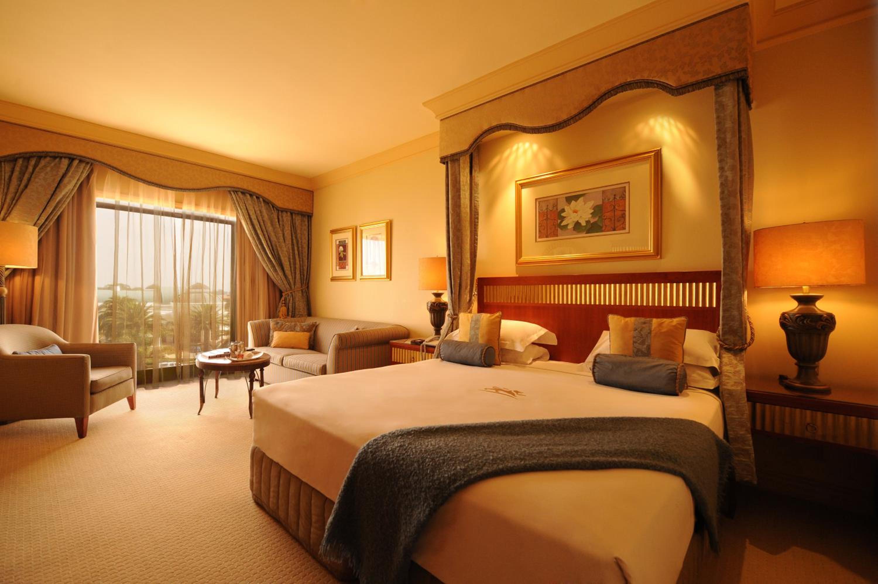 Deluxe King Room - Photo 4