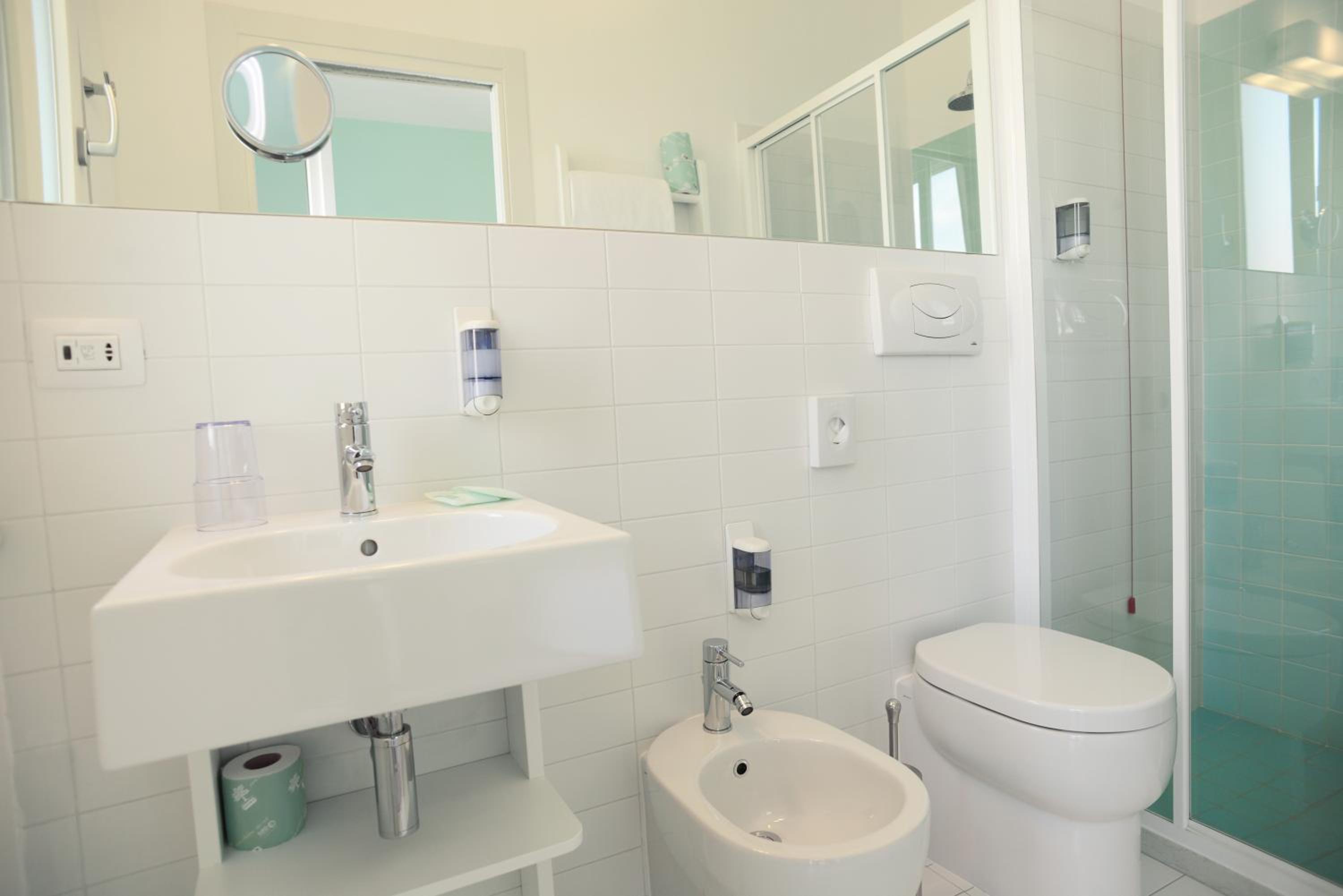 Comfort Double or Twin Room with Balcony - Photo 12