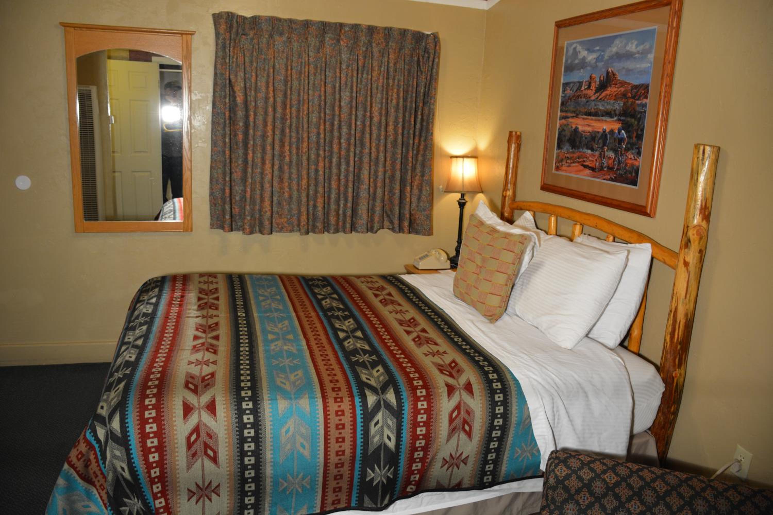 Economy Queen Room photo 2