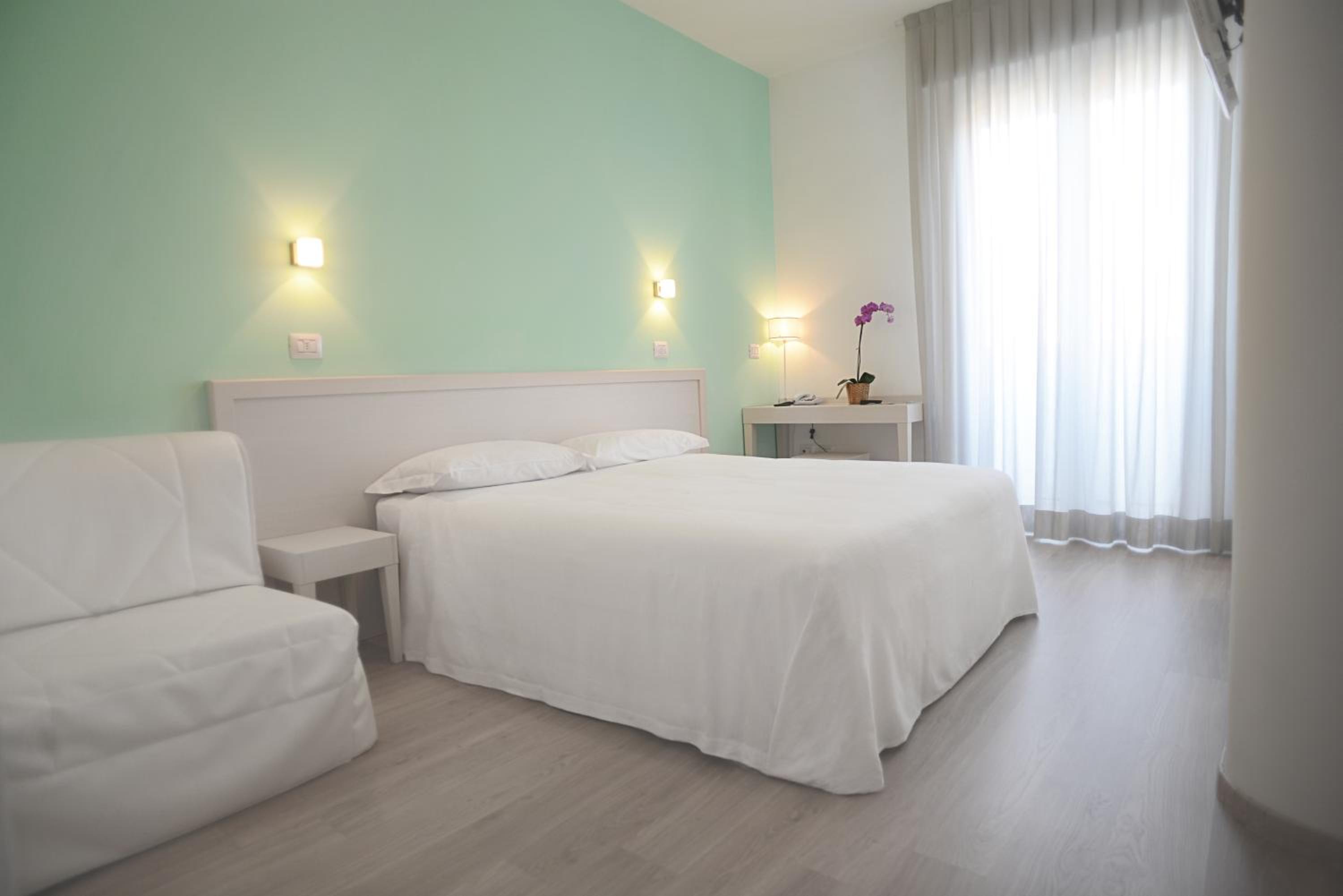 Comfort Double or Twin Room with Balcony - Photo 1