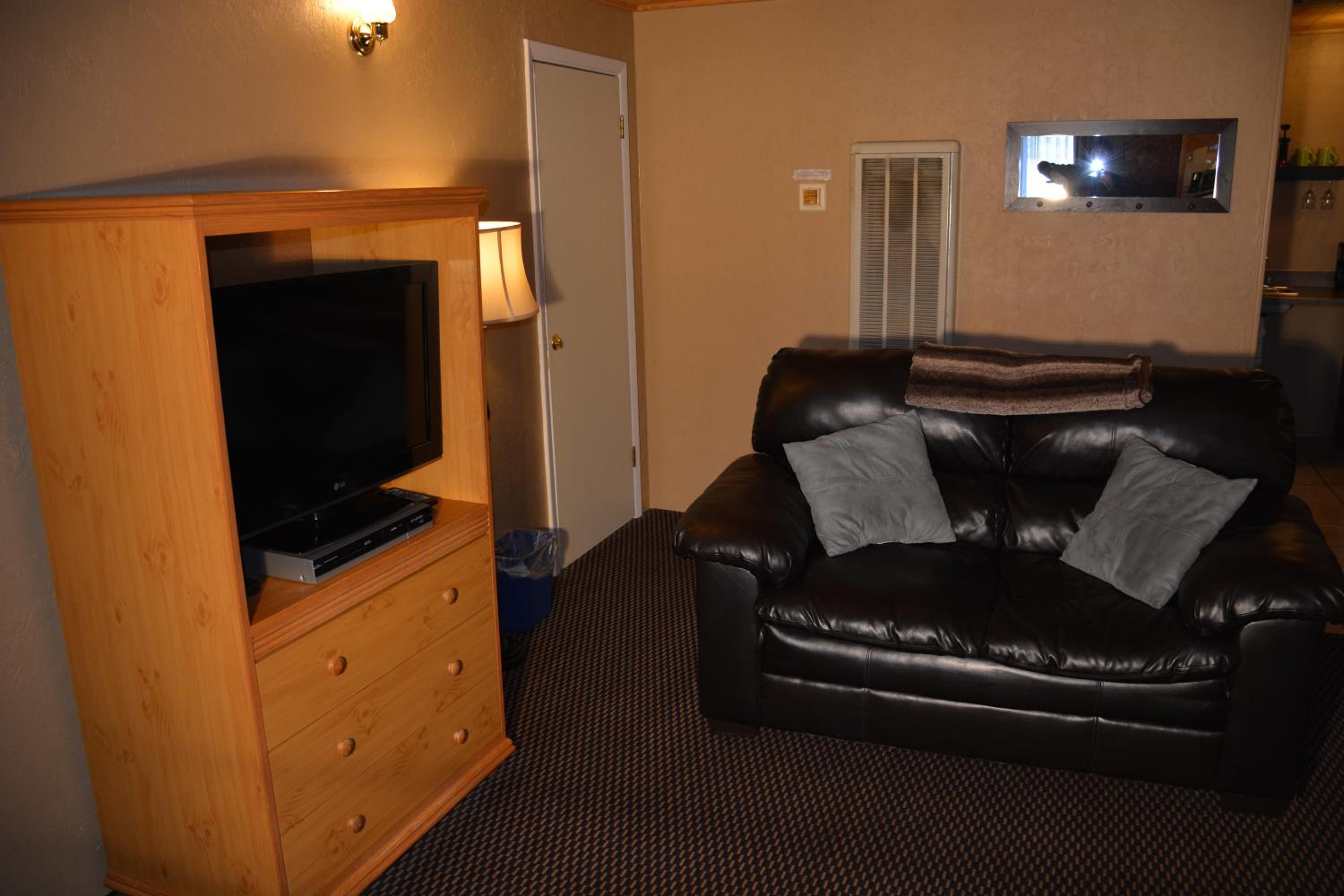 Queen Suite photo 2