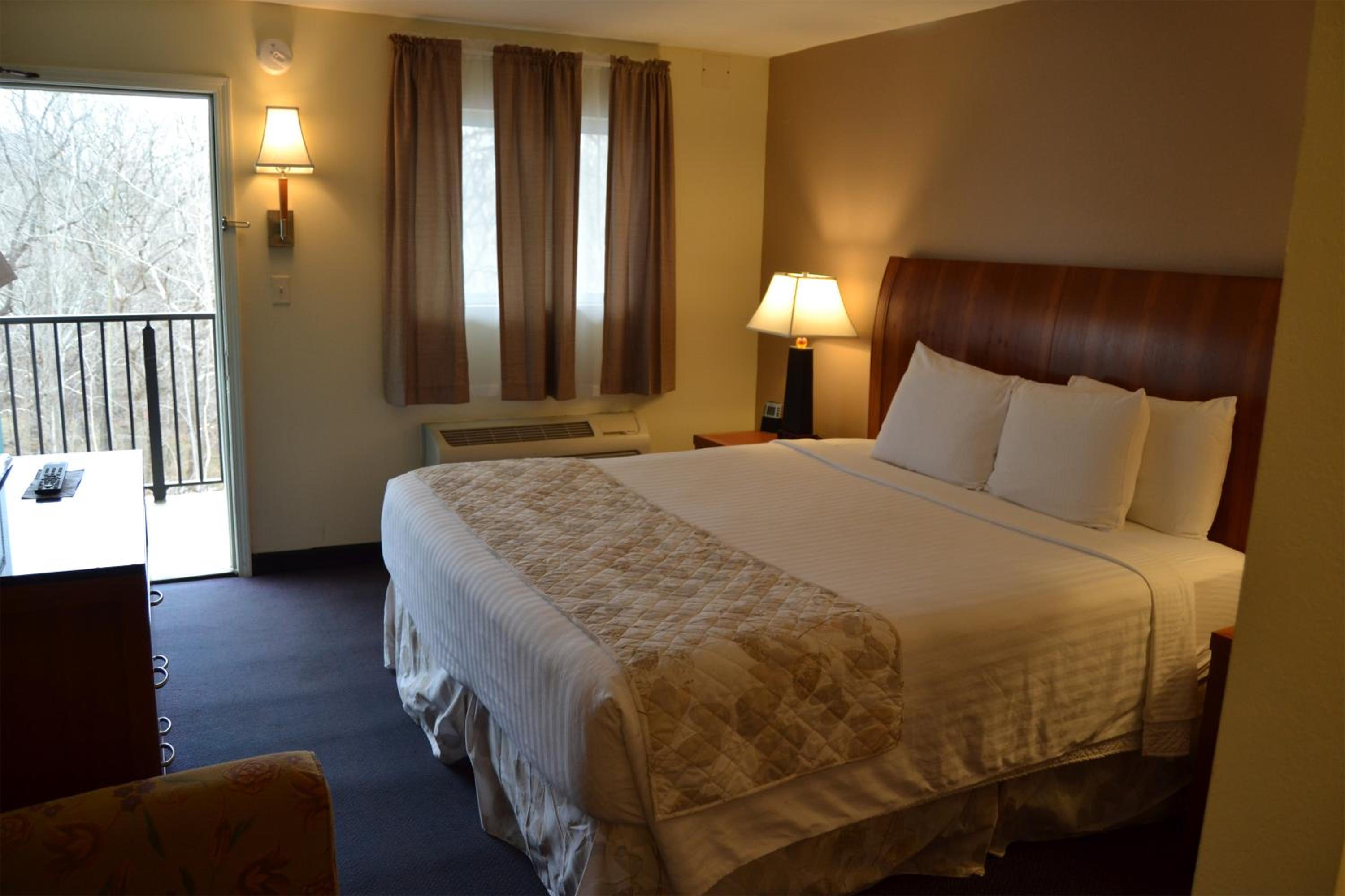 Standard King Room photo 1