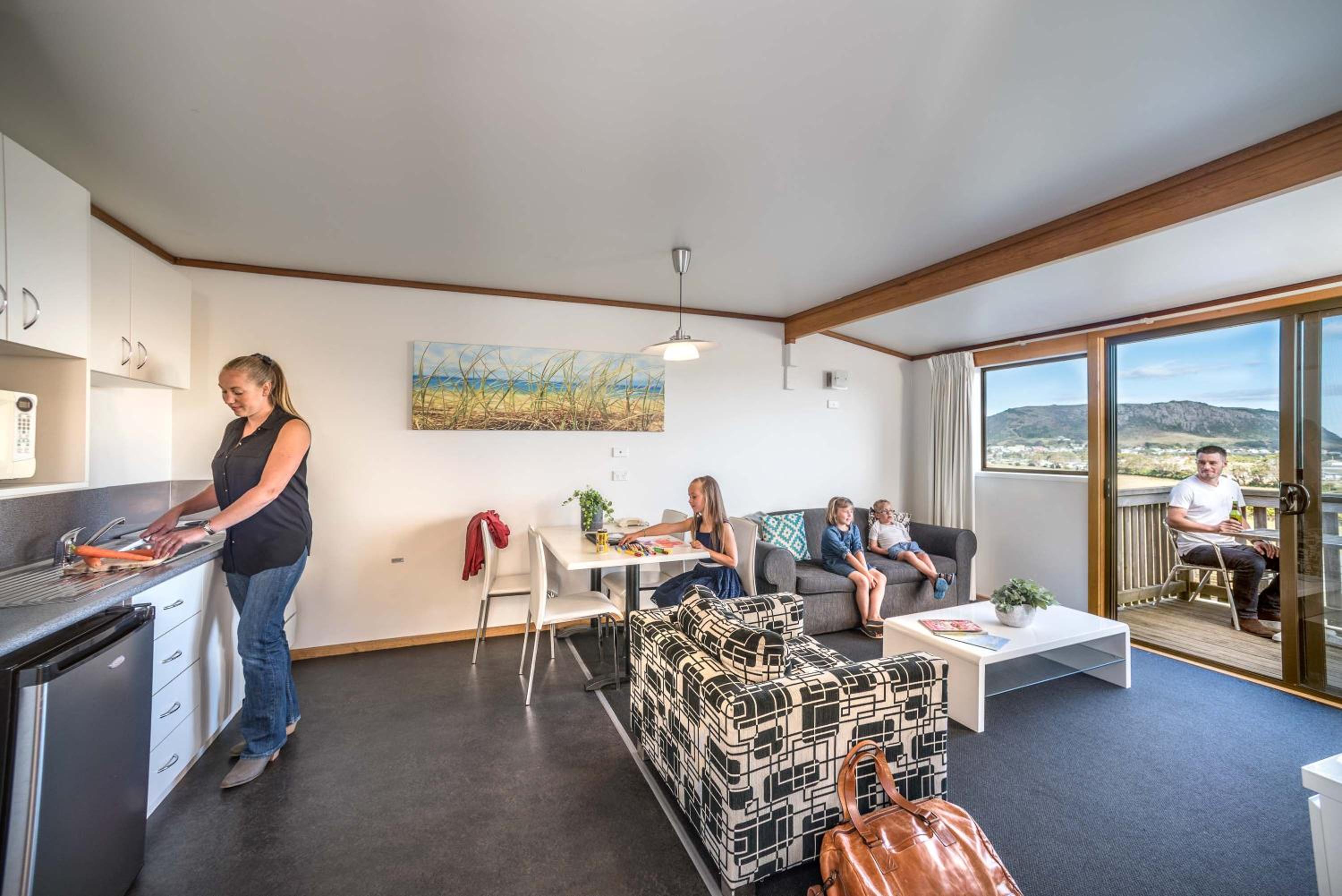 Two-Bedroom Apartment with Sea View photo 2